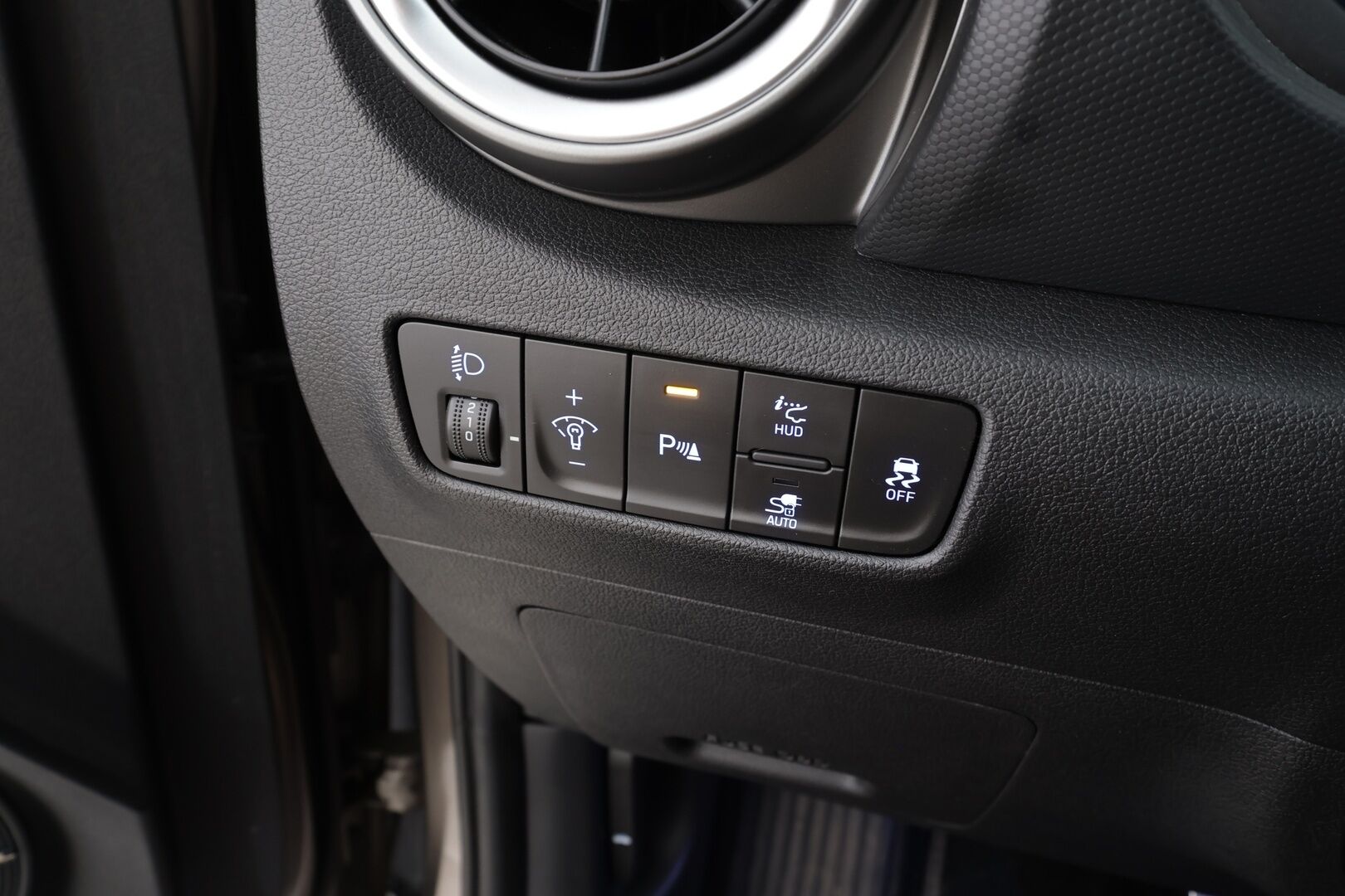 Hyundai KONA 2023 electric 64 kWh 204 hv Style MY21 - | ACC | ILP | Krell | HUD | Sähköpenkit | Puolinahat | LED | Digimittaristo | HDA | BSM | P.kamera | Keyless | Merkkihuollot | 2x renkaat aluin | 