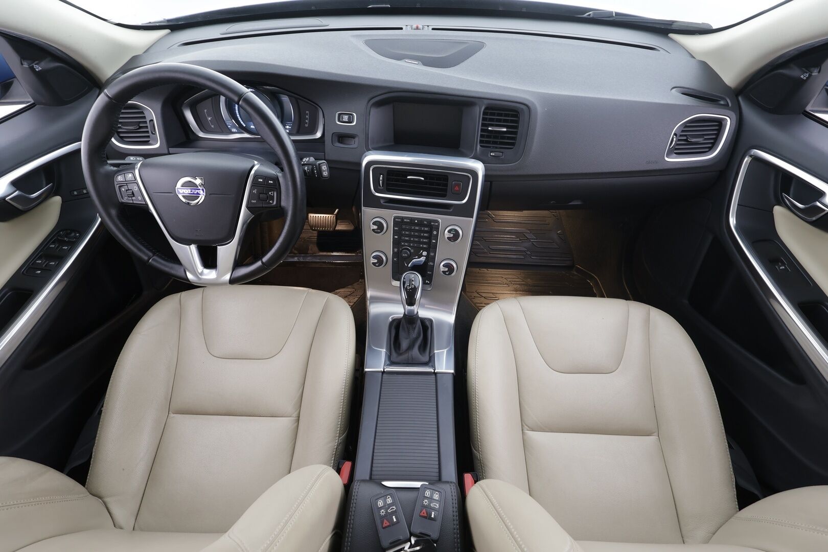 Volvo V60 2016 D4 Business Summum Edition aut * Webasto / ACC / Xenon / P.tutkat / Navi / Kaistavahti / Keyless * - H&K / Muistipenkki / Katveavustin / Suomi-auto / Kahdet renkaat aluvanteilla