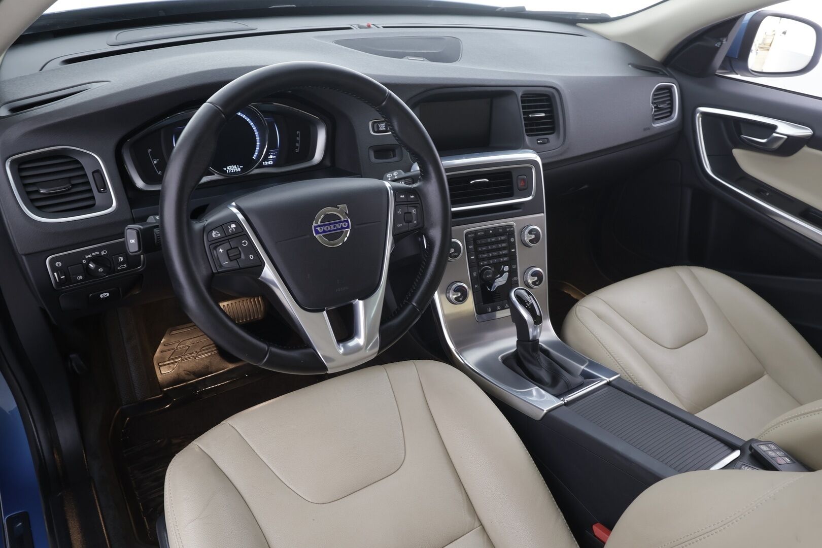 Volvo V60 2016 D4 Business Summum Edition aut * Webasto / ACC / Xenon / P.tutkat / Navi / Kaistavahti / Keyless * - H&K / Muistipenkki / Katveavustin / Suomi-auto / Kahdet renkaat aluvanteilla