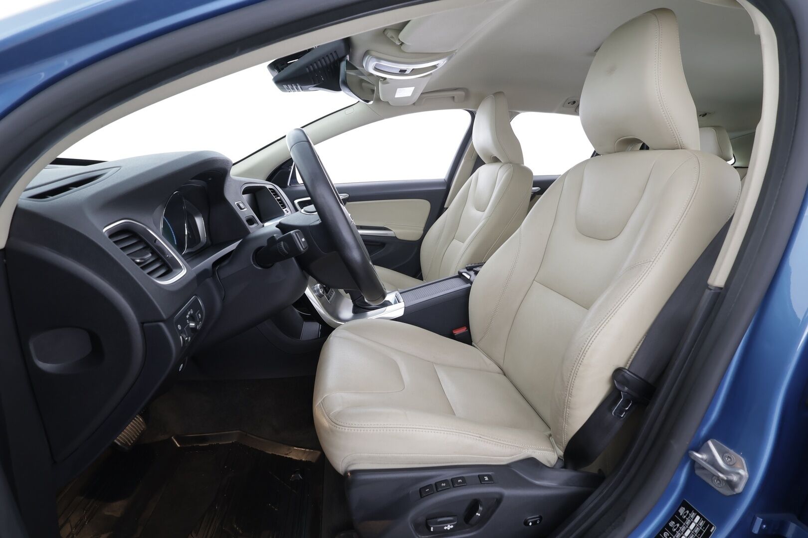 Volvo V60 2016 D4 Business Summum Edition aut * Webasto / ACC / Xenon / P.tutkat / Navi / Kaistavahti / Keyless * - H&K / Muistipenkki / Katveavustin / Suomi-auto / Kahdet renkaat aluvanteilla