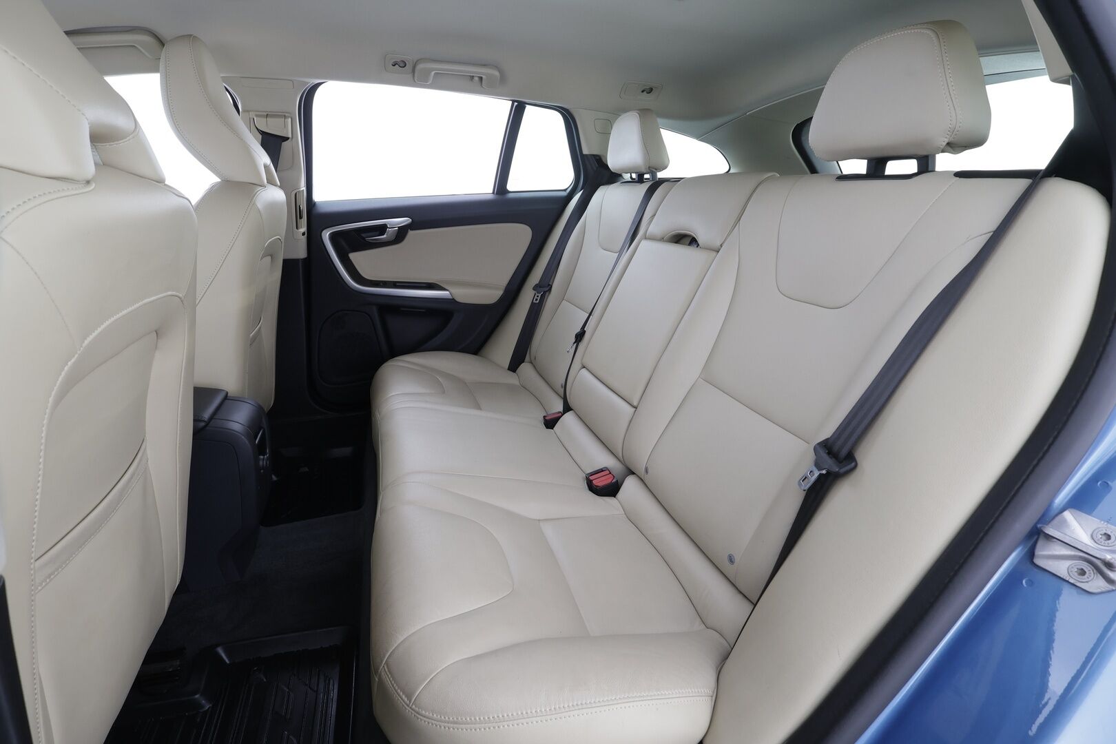 Volvo V60 2016 D4 Business Summum Edition aut * Webasto / ACC / Xenon / P.tutkat / Navi / Kaistavahti / Keyless * - H&K / Muistipenkki / Katveavustin / Suomi-auto / Kahdet renkaat aluvanteilla