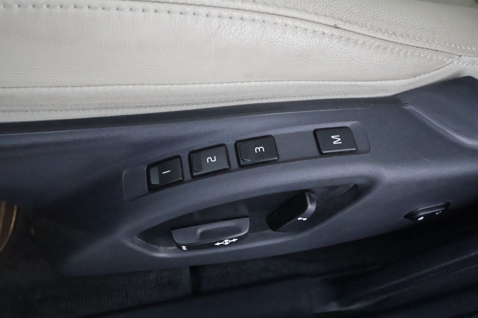 Volvo V60 2016 D4 Business Summum Edition aut * Webasto / ACC / Xenon / P.tutkat / Navi / Kaistavahti / Keyless * - H&K / Muistipenkki / Katveavustin / Suomi-auto / Kahdet renkaat aluvanteilla