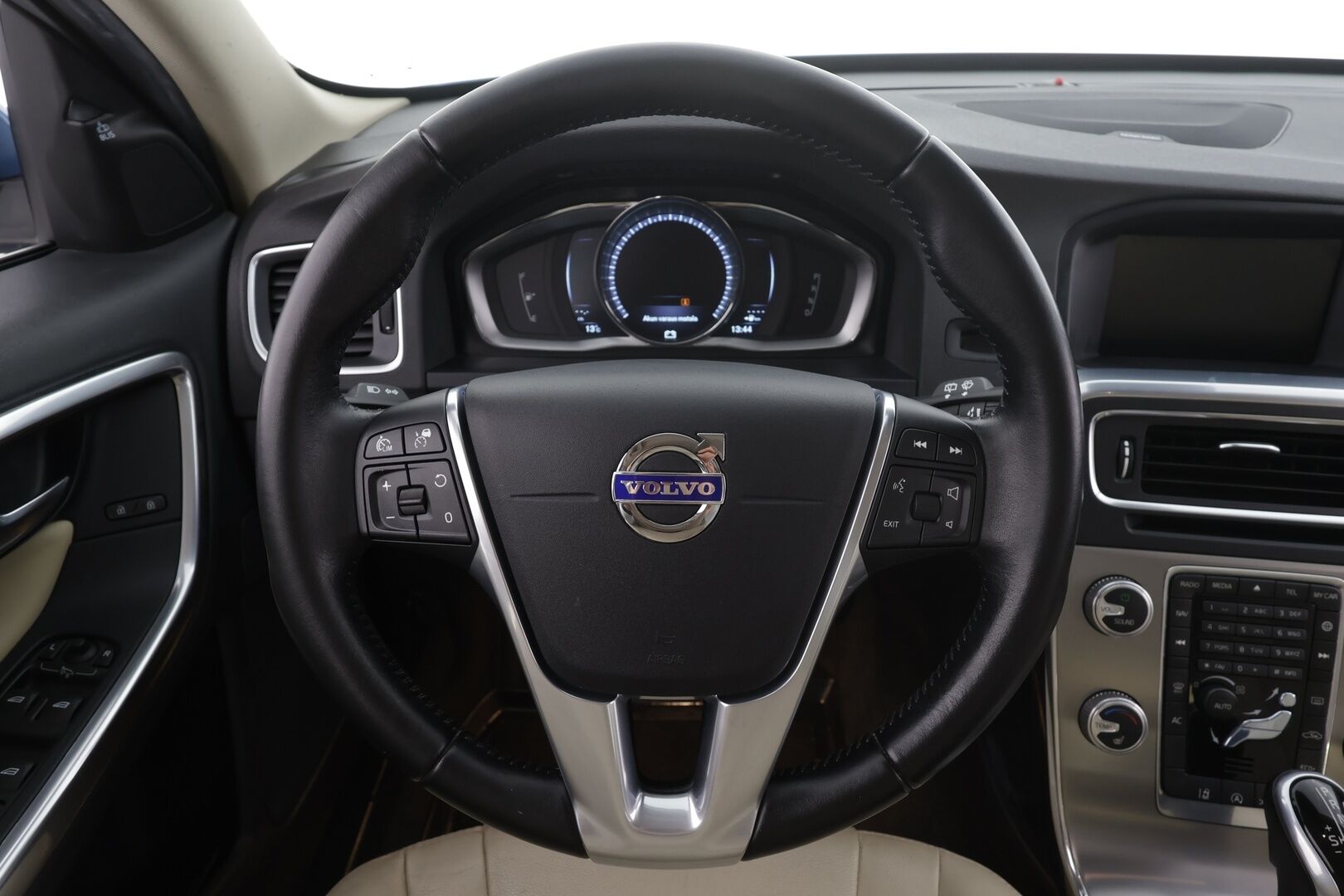 Volvo V60 2016 D4 Business Summum Edition aut * Webasto / ACC / Xenon / P.tutkat / Navi / Kaistavahti / Keyless * - H&K / Muistipenkki / Katveavustin / Suomi-auto / Kahdet renkaat aluvanteilla