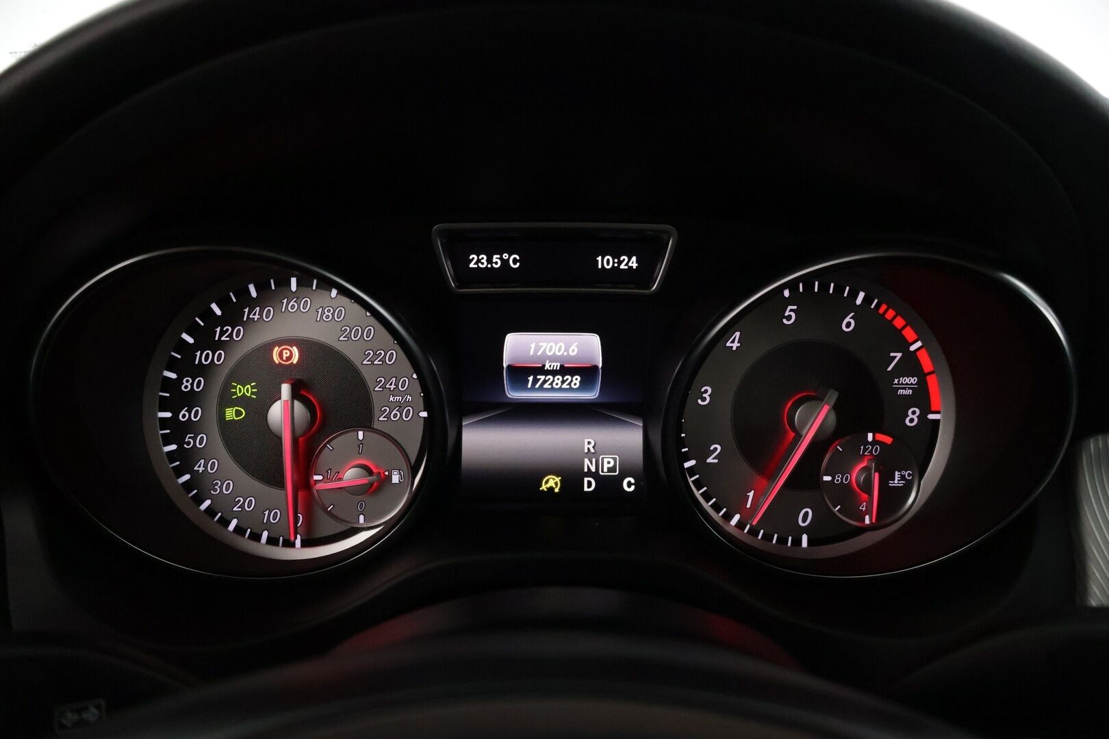 Mercedes-Benz CLA 2016 180 A Shooting Brake Premium Business * Xenon / P.kamera / Sporttipenkit / Vakkari / Koukku * - * Suomi-auto / Kahdet renkaat omilla alumiinivanteilla! / Lohkolämmitin *
