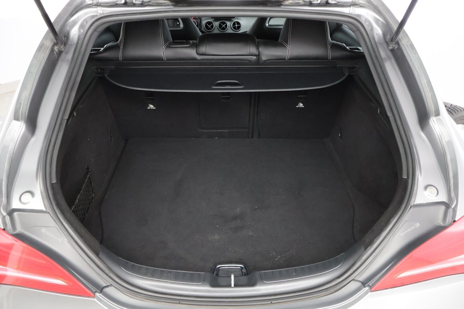 Mercedes-Benz CLA 2016 180 A Shooting Brake Premium Business * Xenon / P.kamera / Sporttipenkit / Vakkari / Koukku * - * Suomi-auto / Kahdet renkaat omilla alumiinivanteilla! / Lohkolämmitin *