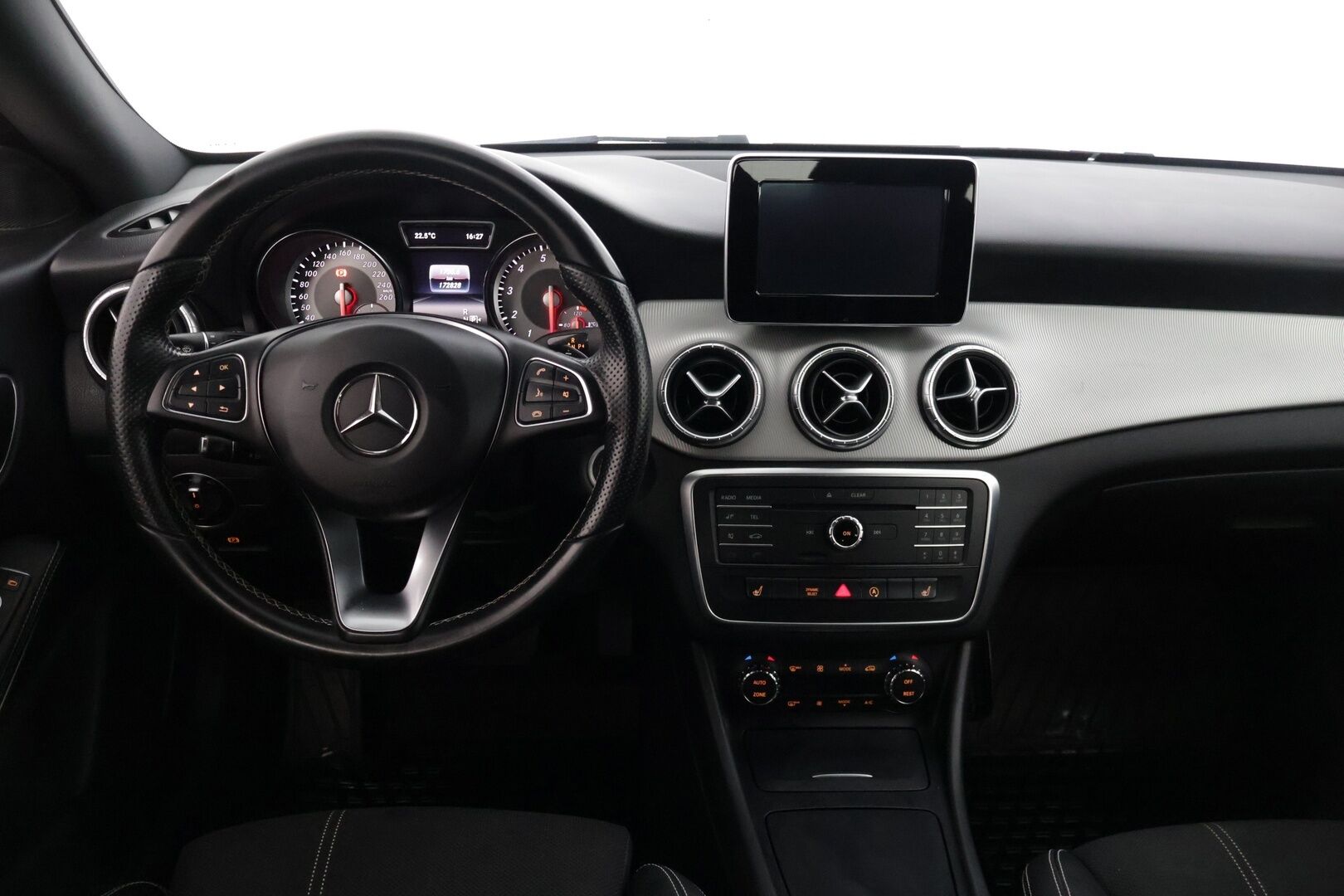 Mercedes-Benz CLA 2016 180 A Shooting Brake Premium Business * Xenon / P.kamera / Sporttipenkit / Vakkari / Koukku * - * Suomi-auto / Kahdet renkaat omilla alumiinivanteilla! / Lohkolämmitin *