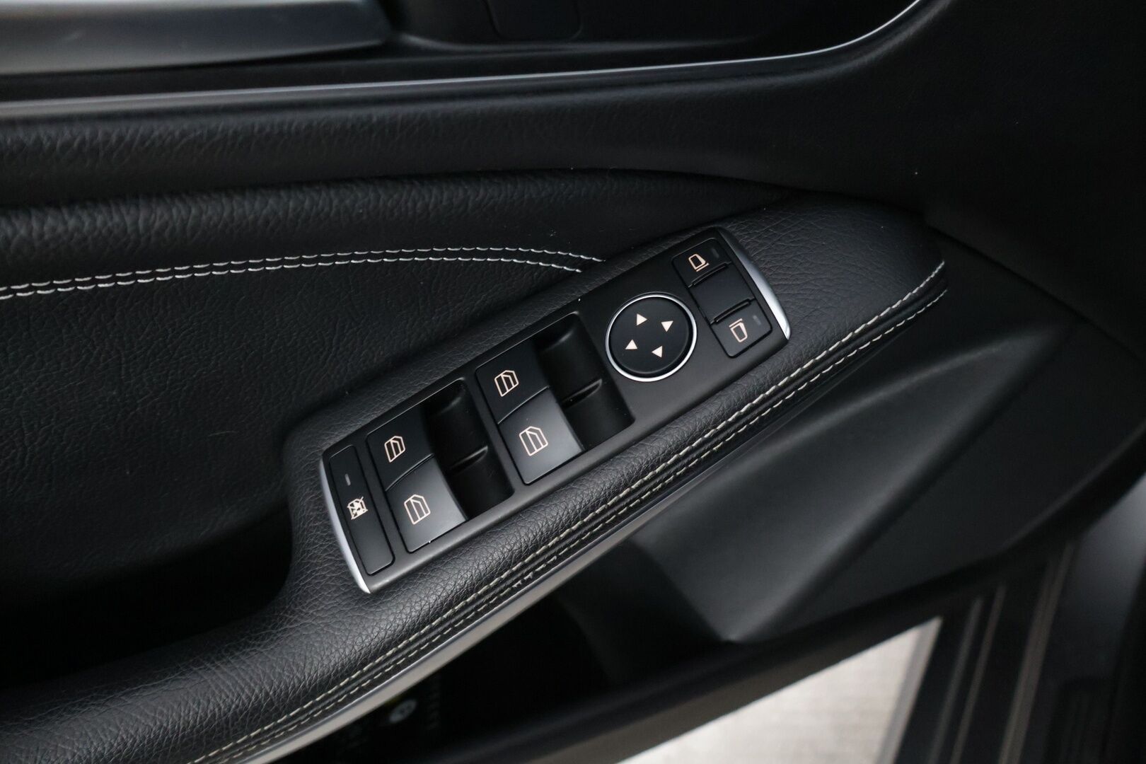 Mercedes-Benz CLA 2016 180 A Shooting Brake Premium Business * Xenon / P.kamera / Sporttipenkit / Vakkari / Koukku * - * Suomi-auto / Kahdet renkaat omilla alumiinivanteilla! / Lohkolämmitin *