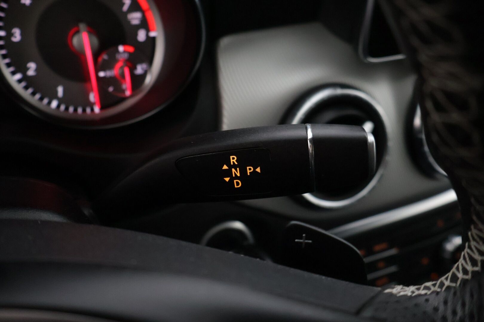 Mercedes-Benz CLA 2016 180 A Shooting Brake Premium Business * Xenon / P.kamera / Sporttipenkit / Vakkari / Koukku * - * Suomi-auto / Kahdet renkaat omilla alumiinivanteilla! / Lohkolämmitin *