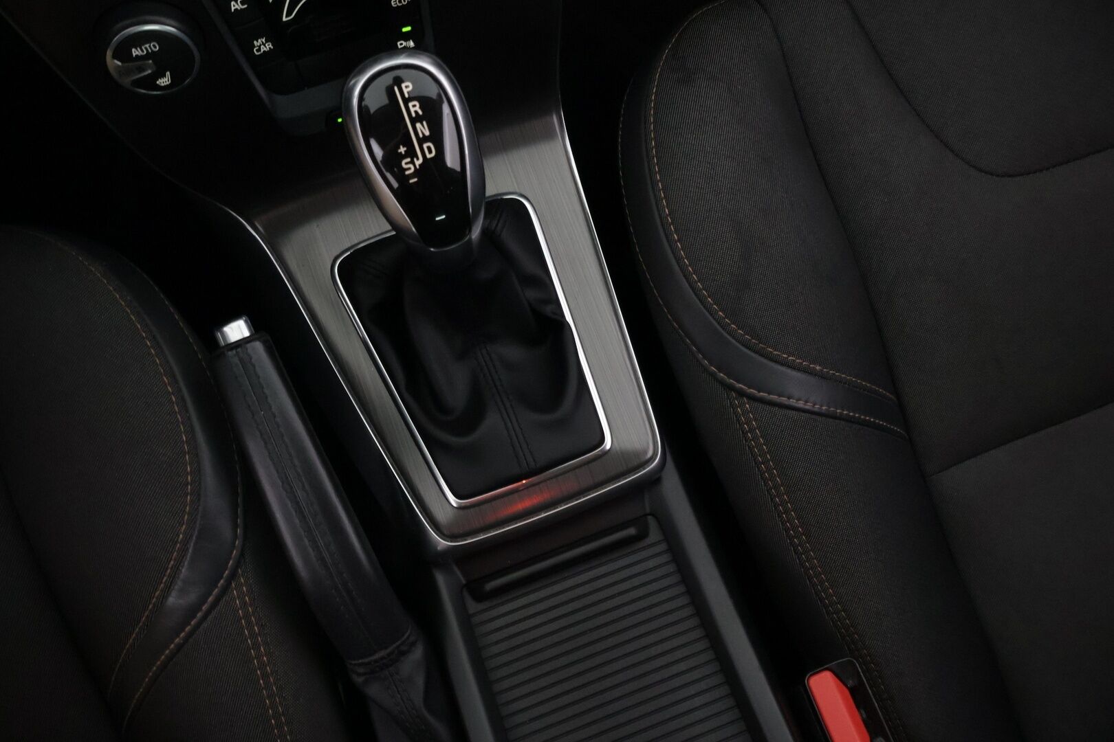 Volvo V40 Cross Country 2016 D2 Business aut *MYYDÄÄN HUUTOKAUPAT.COM!* - * MYYDÄÄN HUUTOKAUPAT.COM! *