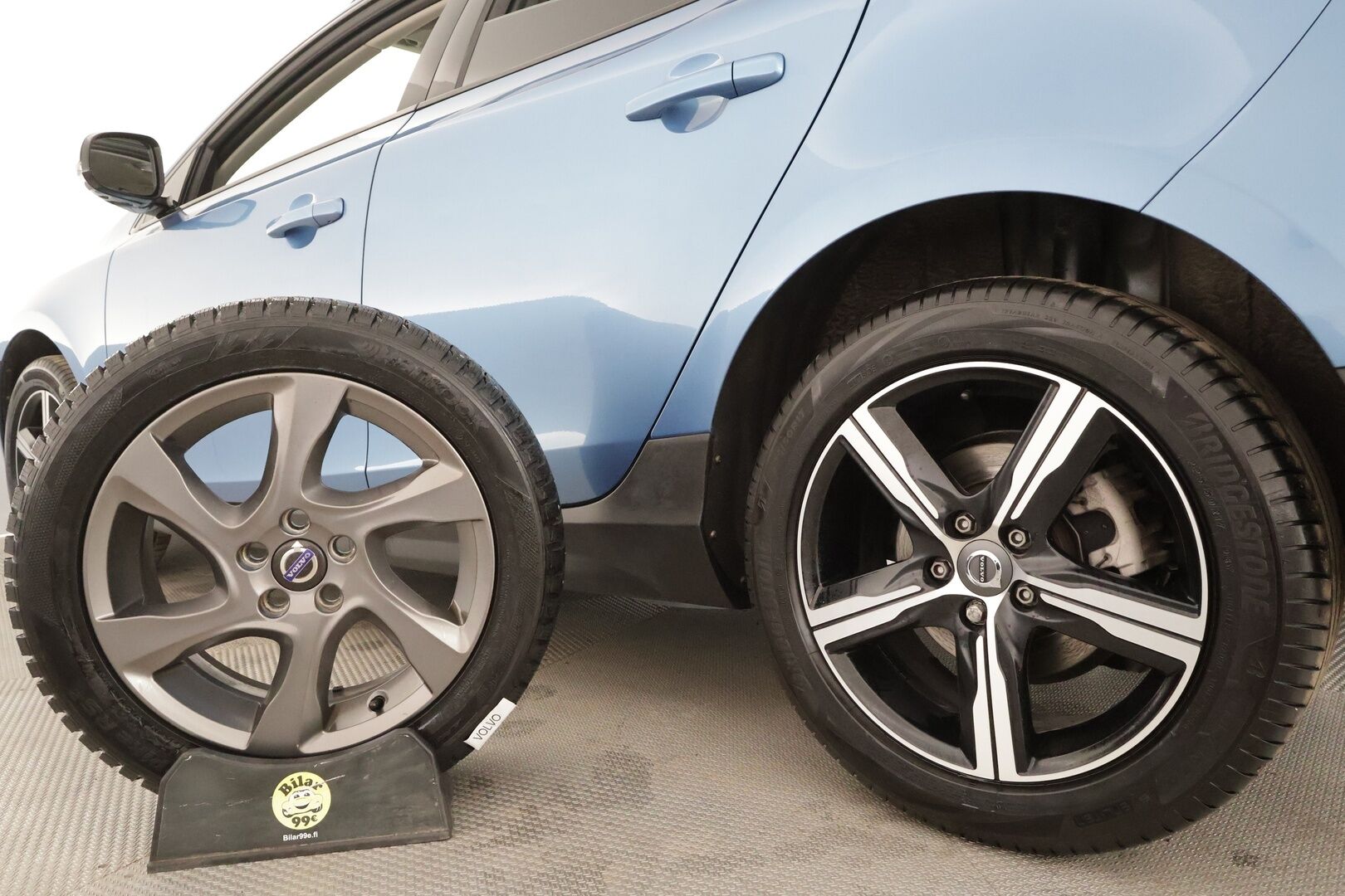 Volvo V40 Cross Country 2016 D2 Business Summum aut * Pa-lisälämmitin / Muistipenkki / P.Tutka / Xenon / Nahkaverhoilu / Keyless * - Suomi-auto / Kahdet renkaat aluvanteilla / Merkkihuollot - HULLUT AVAJAISHULINAT KORKOTARJOUS 3,29 %