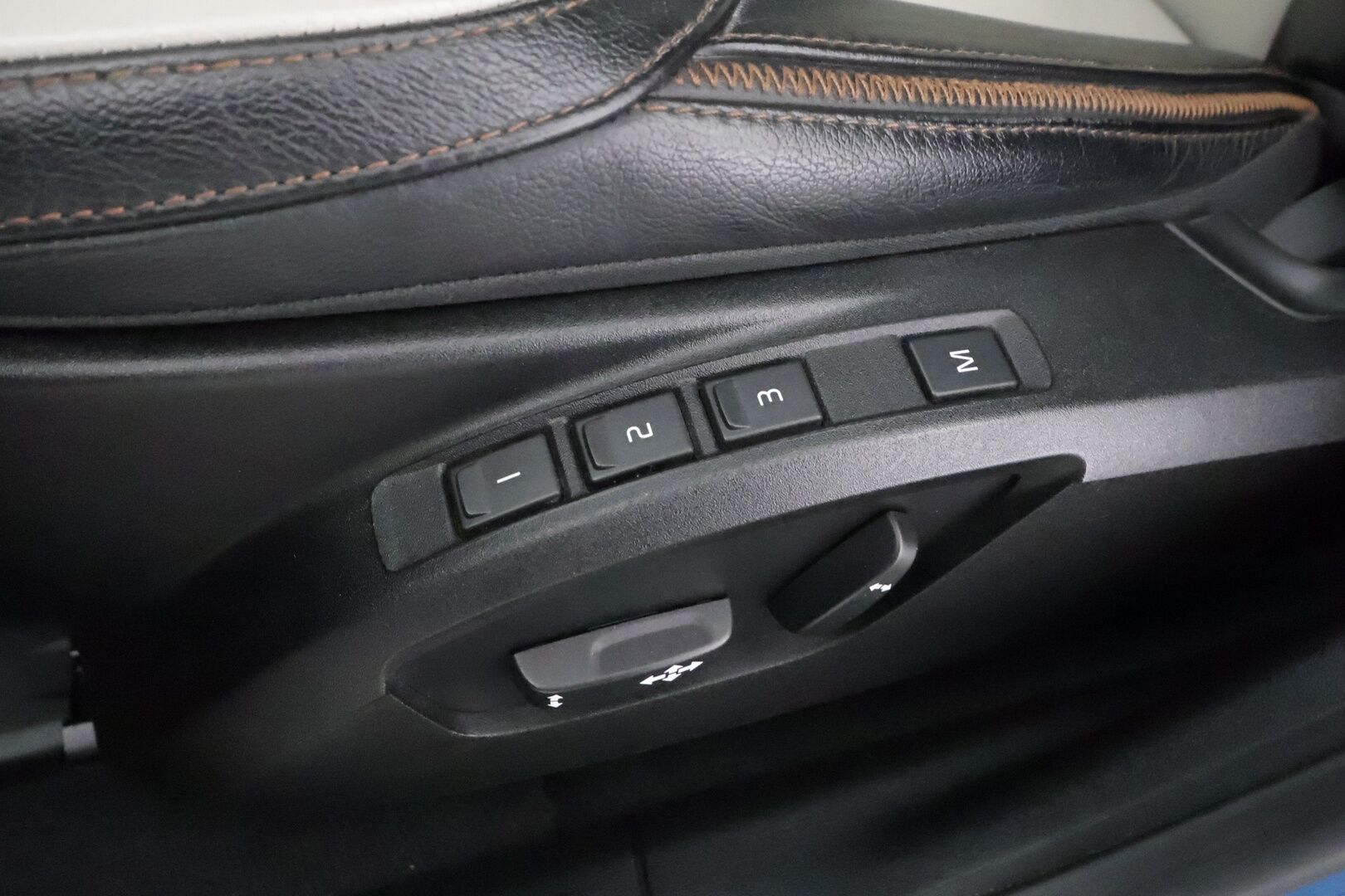 Volvo V40 Cross Country 2016 D2 Business Summum aut * Pa-lisälämmitin / Muistipenkki / P.Tutka / Xenon / Nahkaverhoilu / Keyless * - Suomi-auto / Kahdet renkaat aluvanteilla / Merkkihuollot - HULLUT AVAJAISHULINAT KORKOTARJOUS 3,29 %