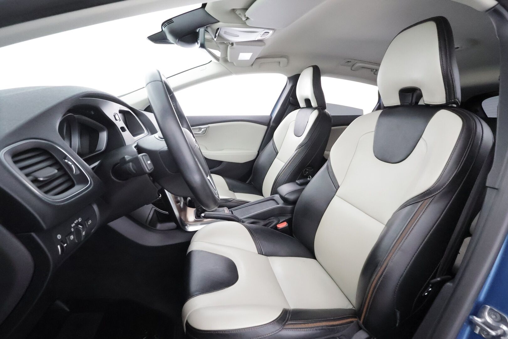 Volvo V40 Cross Country 2016 D2 Business Summum aut * Pa-lisälämmitin / Muistipenkki / P.Tutka / Xenon / Nahkaverhoilu / Keyless * - Suomi-auto / Kahdet renkaat aluvanteilla / Merkkihuollot - HULLUT AVAJAISHULINAT KORKOTARJOUS 3,29 %