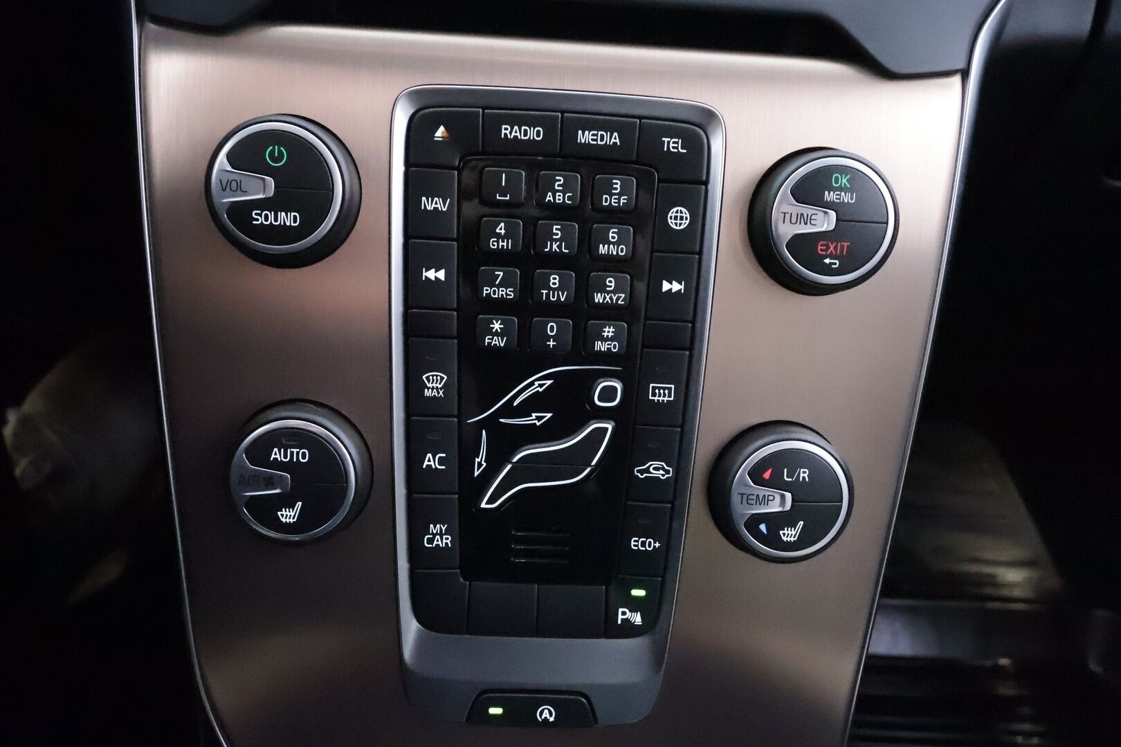 Volvo V40 Cross Country 2016 D2 Business Summum aut * Pa-lisälämmitin / Muistipenkki / P.Tutka / Xenon / Nahkaverhoilu / Keyless * - Suomi-auto / Kahdet renkaat aluvanteilla / Merkkihuollot - HULLUT AVAJAISHULINAT KORKOTARJOUS 3,29 %