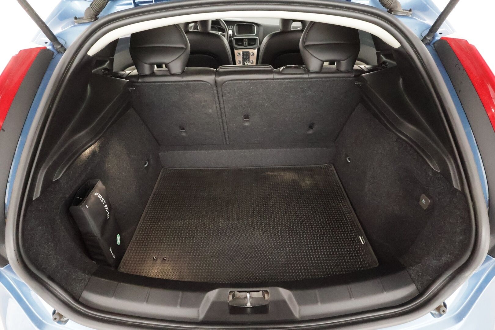 Volvo V40 Cross Country 2016 D2 Business Summum aut * Pa-lisälämmitin / Muistipenkki / P.Tutka / Xenon / Nahkaverhoilu / Keyless * - Suomi-auto / Kahdet renkaat aluvanteilla / Merkkihuollot - HULLUT AVAJAISHULINAT KORKOTARJOUS 3,29 %