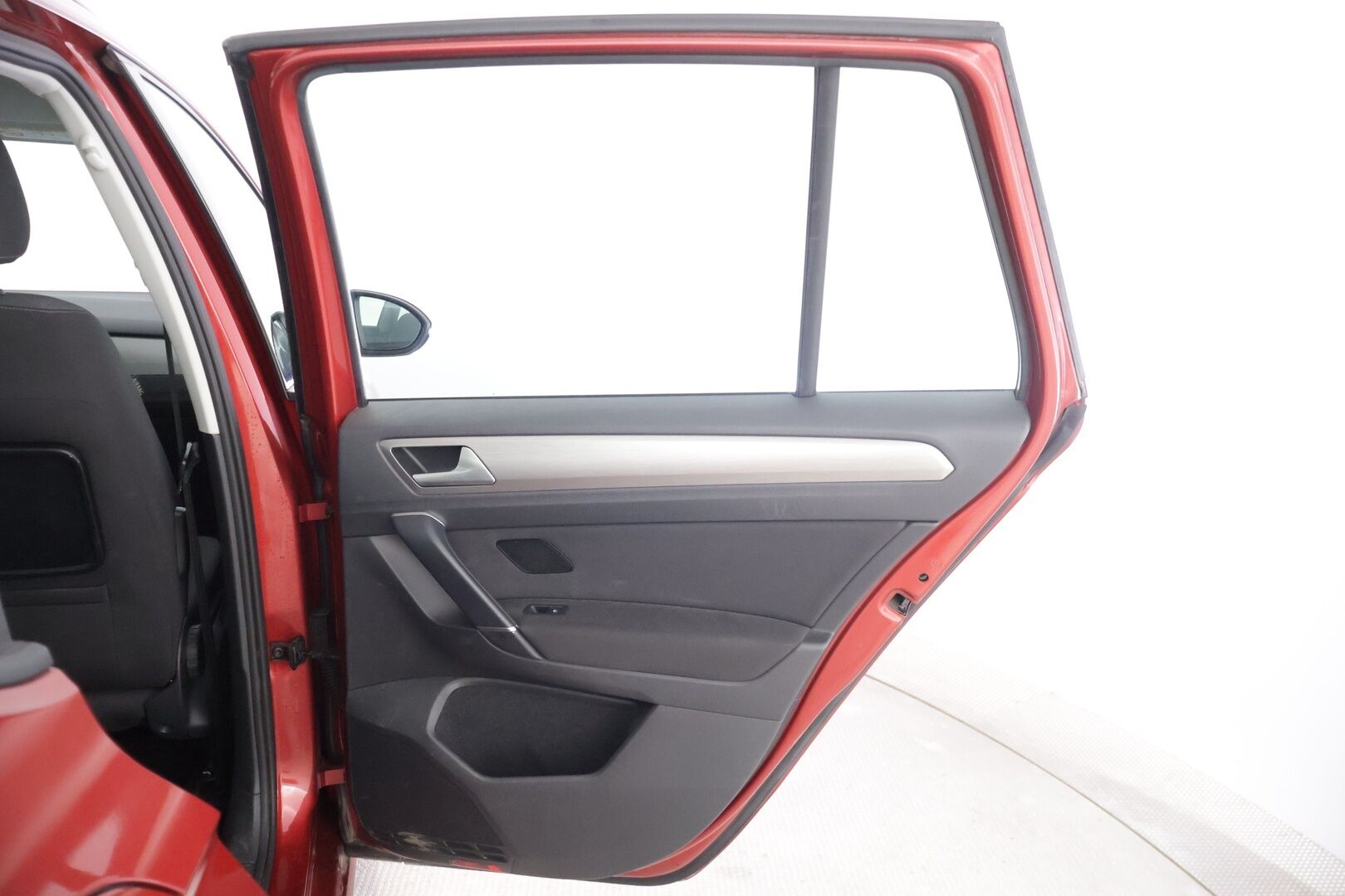 Volkswagen Golf Sportsvan 2016 Comfortline 1,6 TDI 81 kW (110 hv) DSG-automaatti - | Tämä auto myydään YritysOutlet -valikoimasta vain yritykselle | Webasto | P. Tutkat | Vakionopeudensäädin | Keyless | Bi-Xenon | 2x Renkaat & Vanteet |