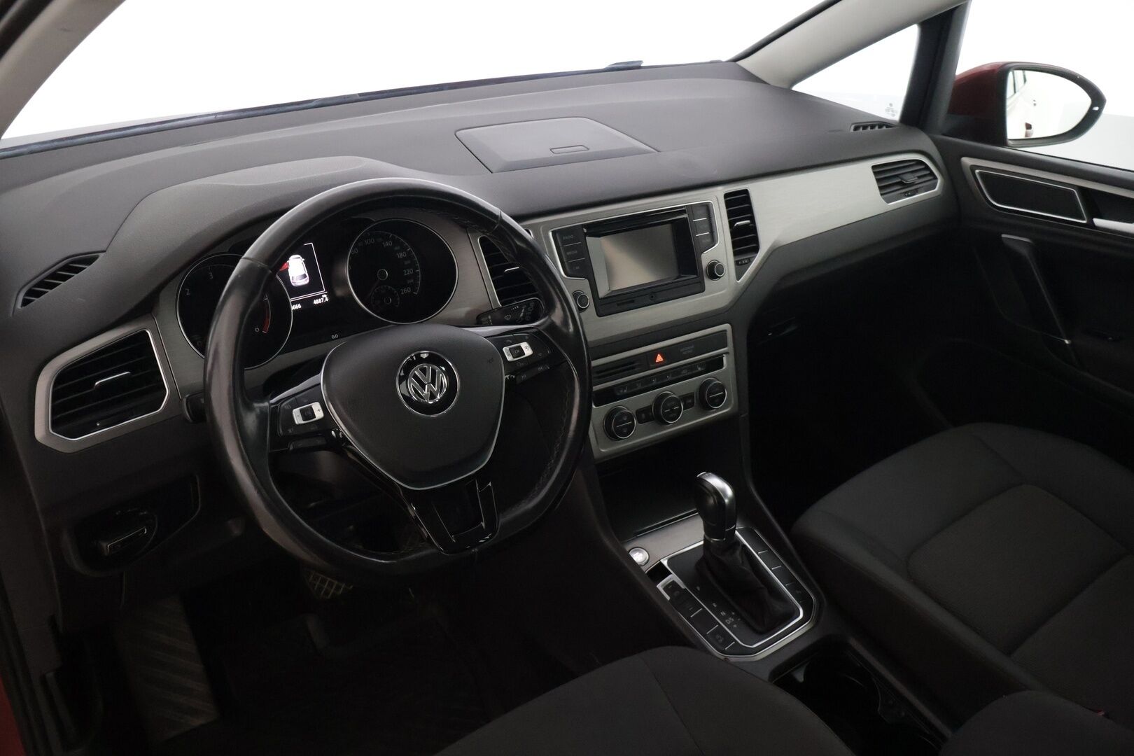 Volkswagen Golf Sportsvan 2016 Comfortline 1,6 TDI 81 kW (110 hv) DSG-automaatti - | Tämä auto myydään YritysOutlet -valikoimasta vain yritykselle | Webasto | P. Tutkat | Vakionopeudensäädin | Keyless | Bi-Xenon | 2x Renkaat & Vanteet |