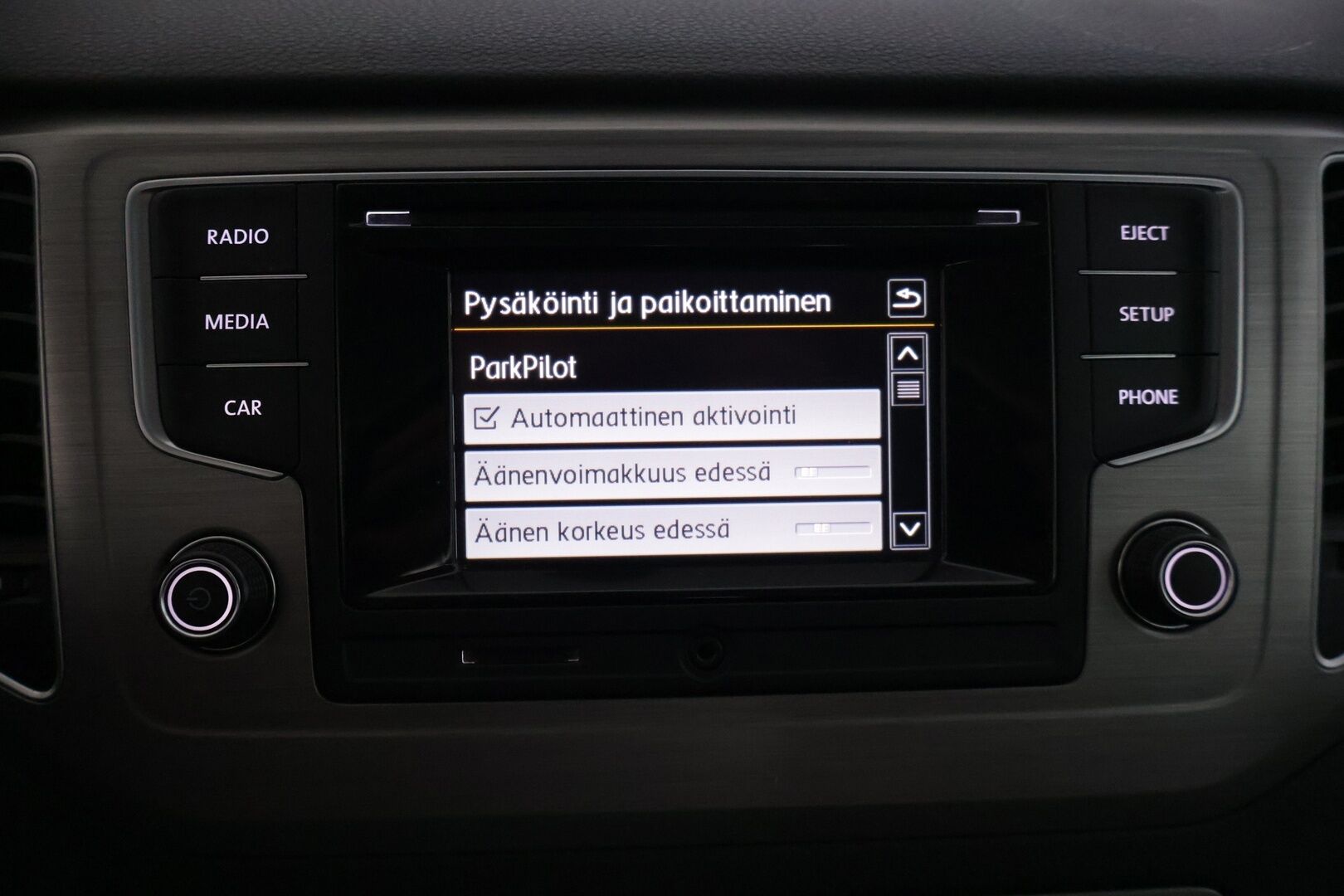 Volkswagen Golf Sportsvan 2016 Comfortline 1,6 TDI 81 kW (110 hv) DSG-automaatti - | Tämä auto myydään YritysOutlet -valikoimasta vain yritykselle | Webasto | P. Tutkat | Vakionopeudensäädin | Keyless | Bi-Xenon | 2x Renkaat & Vanteet |
