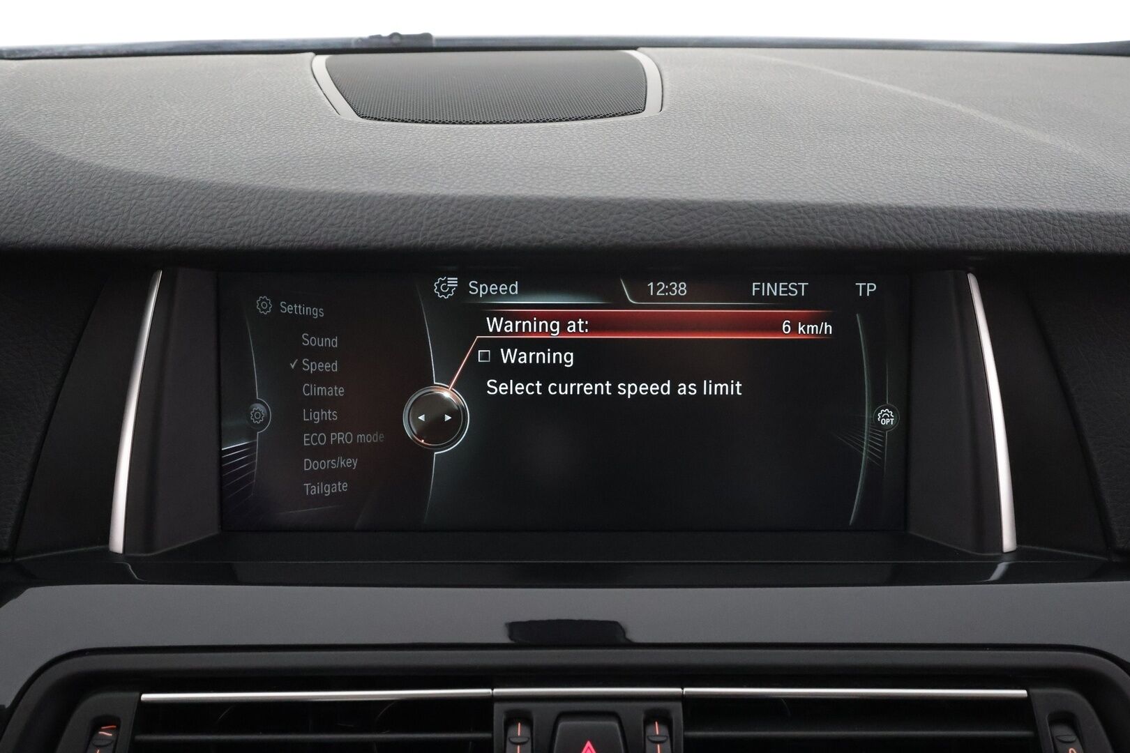 BMW 520 2016 F11 Touring 520d A xDrive Business Exclusive Edition * Webasto / Koukku / Xenon / P.tutkat / Navi / Sportnahat  / HUD* - HiFi / Suomi-auto / Kahdet renkaat