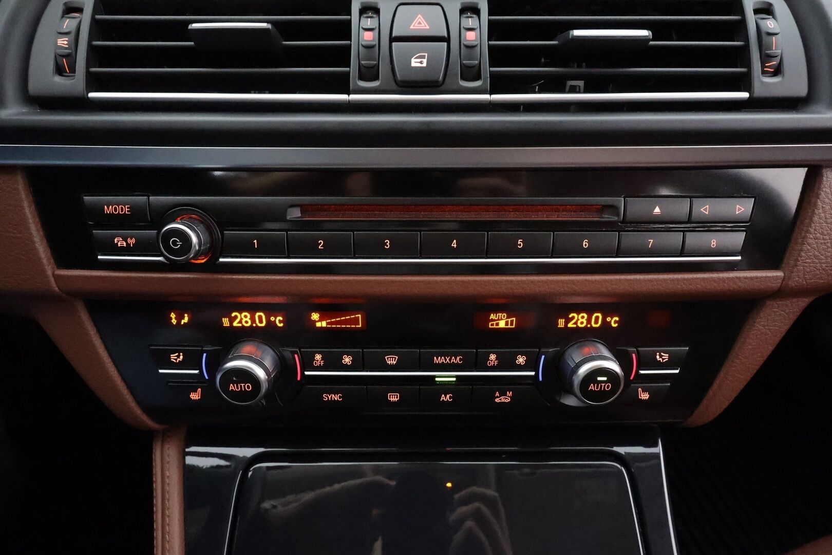 BMW 520 2016 F11 Touring 520d A xDrive Business Exclusive Edition * Webasto / Koukku / Xenon / P.tutkat / Navi / Sportnahat  / HUD* - HiFi / Suomi-auto / Kahdet renkaat