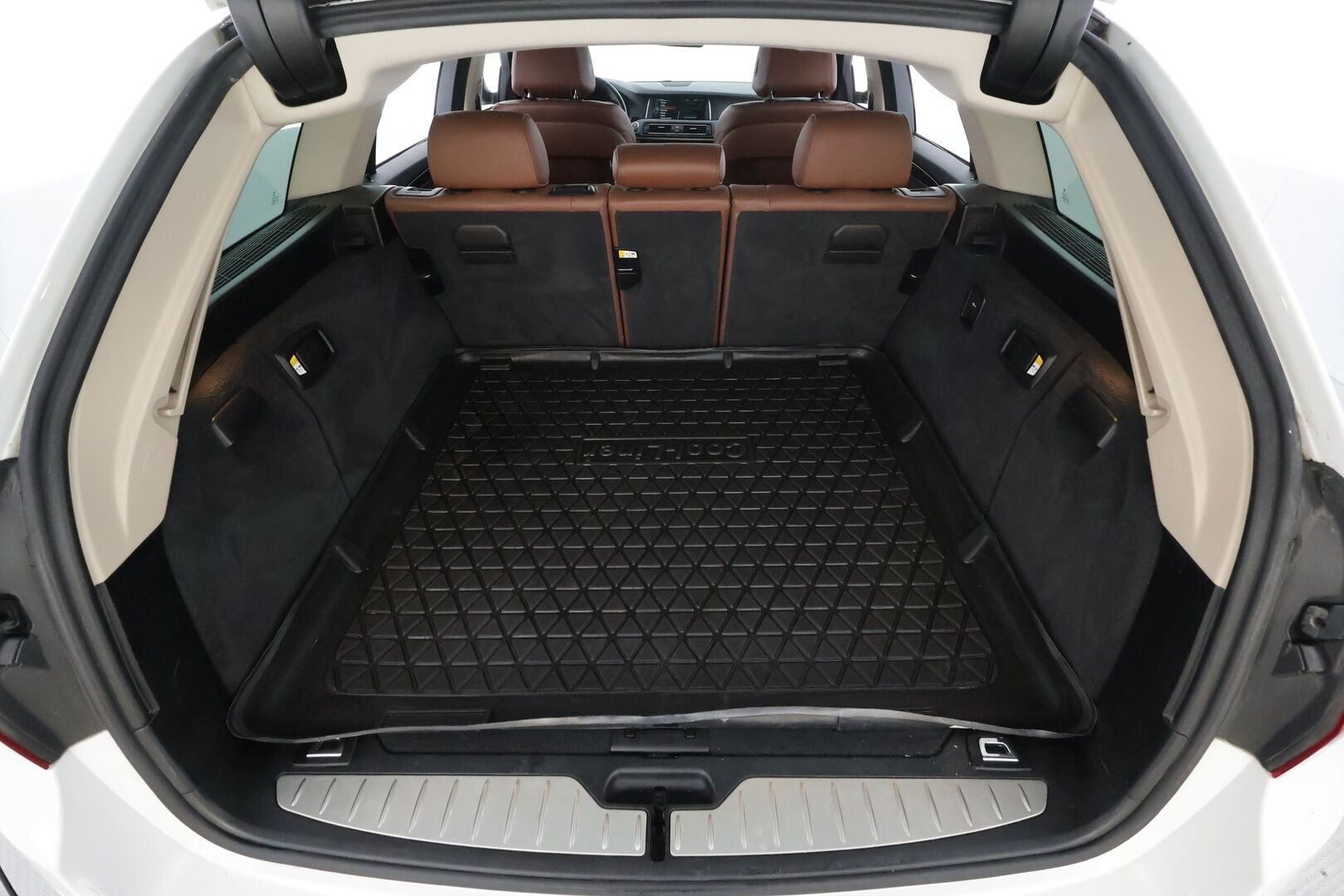 BMW 520 2016 F11 Touring 520d A xDrive Business Exclusive Edition * Webasto / Koukku / Xenon / P.tutkat / Navi / Sportnahat  / HUD* - HiFi / Suomi-auto / Kahdet renkaat