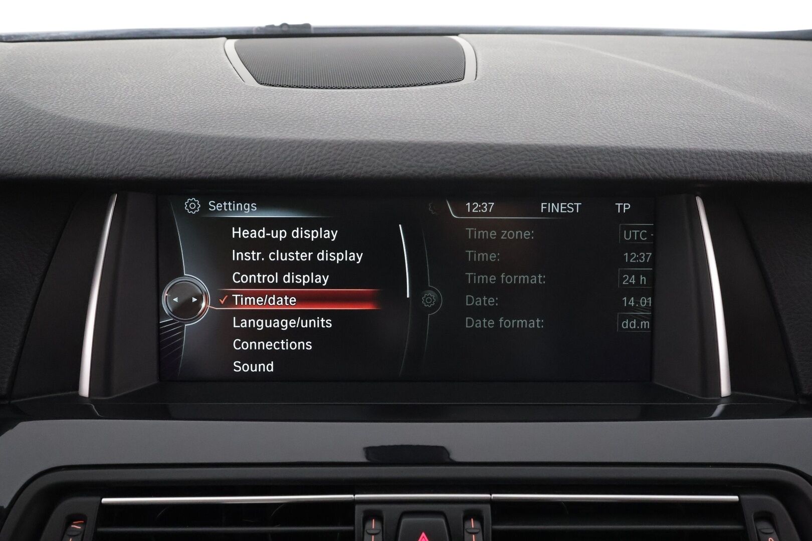 BMW 520 2016 F11 Touring 520d A xDrive Business Exclusive Edition * Webasto / Koukku / Xenon / P.tutkat / Navi / Sportnahat  / HUD* - HiFi / Suomi-auto / Kahdet renkaat