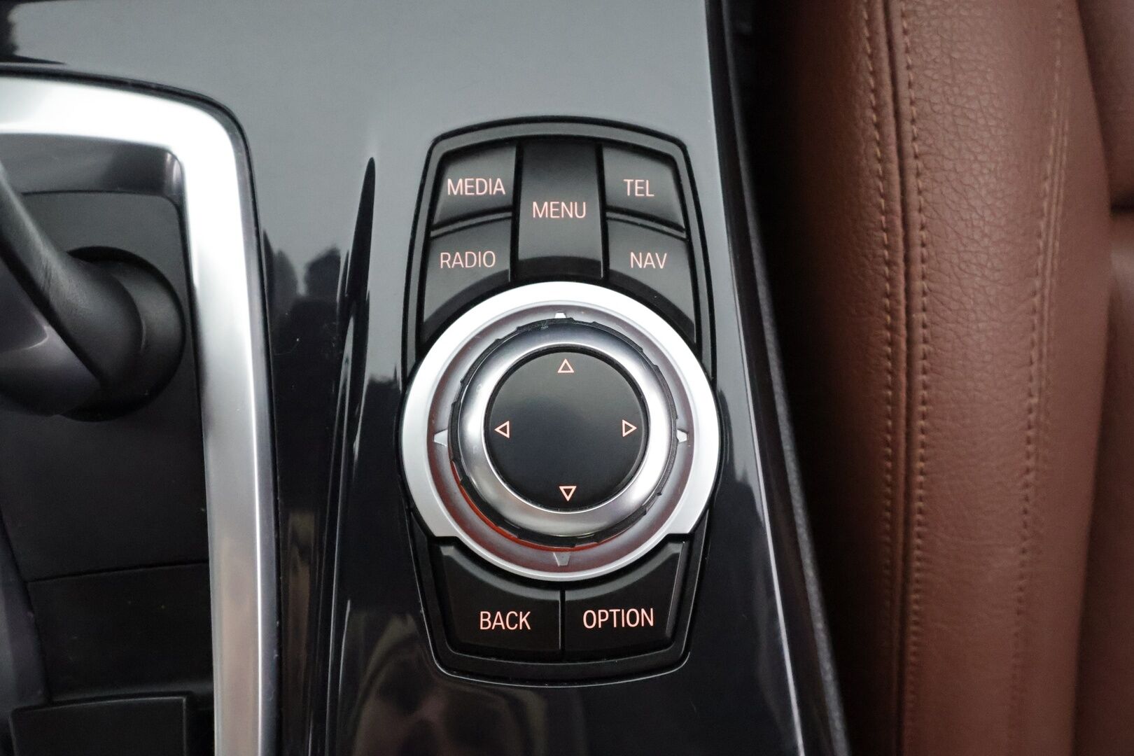 BMW 520 2016 F11 Touring 520d A xDrive Business Exclusive Edition * Webasto / Koukku / Xenon / P.tutkat / Navi / Sportnahat  / HUD* - HiFi / Suomi-auto / Kahdet renkaat