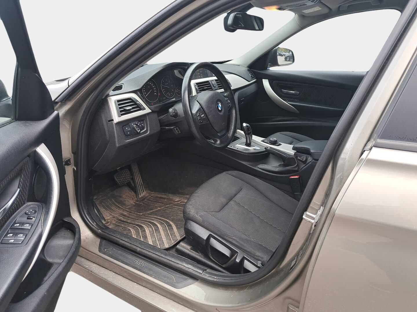 BMW 318 2016 F31 Touring 318d Business LCI ** Ratinlämmitys / Lohkolämmitin / Vakkari / Tutkat takana ** - *Paremmalla B47-koneella! / Kaksilla renkailla! / Suomiauto / Sähkökontti*