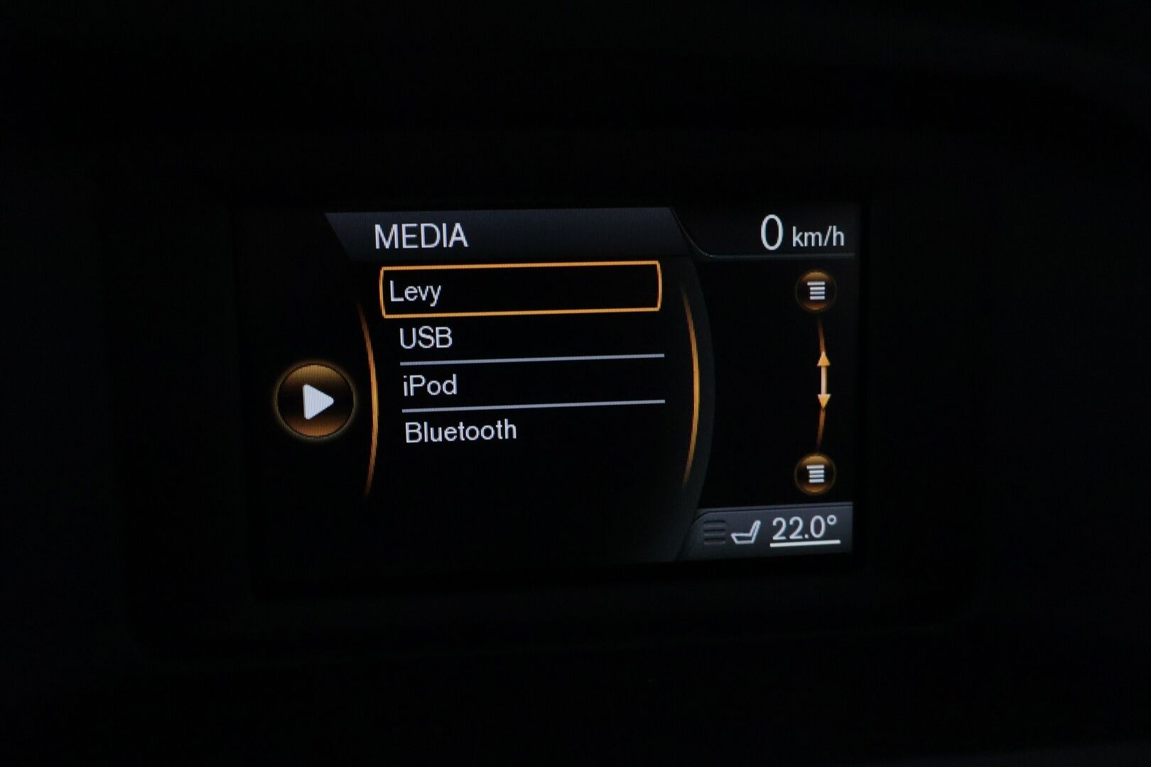 Volvo V40 2016 D2 Business aut - *Suomi-auto | Pa. käyttöinen lisälämmitin ajastimella | Vaalea nahkasisusta | Xenon | Lämmitettävä tuulilasi | 2x renkaat & vanteet | Jakohihna vaihdettu 9/26*