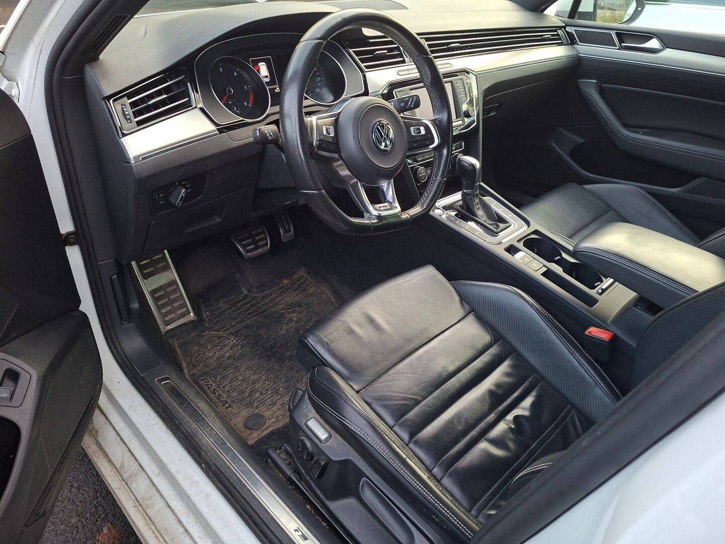 Volkswagen Passat 2016 R-Line  2,0 TDI 110 kW (150 hv) DSG-automaatti - | ACC | Nahkasista | Webasto | Koukku | Ei Adblue | Tulossa! |