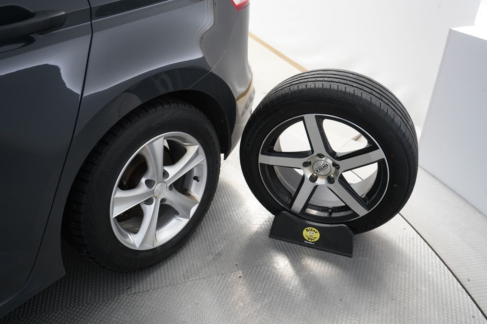 Volkswagen Touran 2016 1.2 TSI Trendline 81 kW (110 hv) * ACC / Lohko / Koukku / BT / Ratinlämmitin / Tutkat* - Suomi-auto / Huollettu 175tkm / Kahdet renkaat + Vanteet - Osta nyt, maksa vasta ensi vuonna