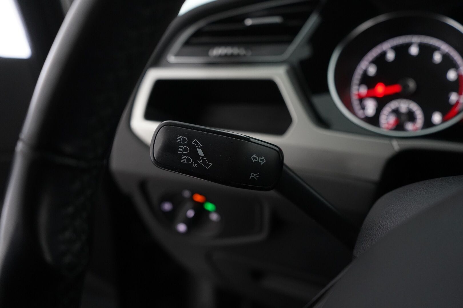 Volkswagen Touran 2016 1.2 TSI Trendline 81 kW (110 hv) * ACC / Lohko / Koukku / BT / Ratinlämmitin / Tutkat* - Suomi-auto / Huollettu 175tkm / Kahdet renkaat + Vanteet - Osta nyt, maksa vasta ensi vuonna