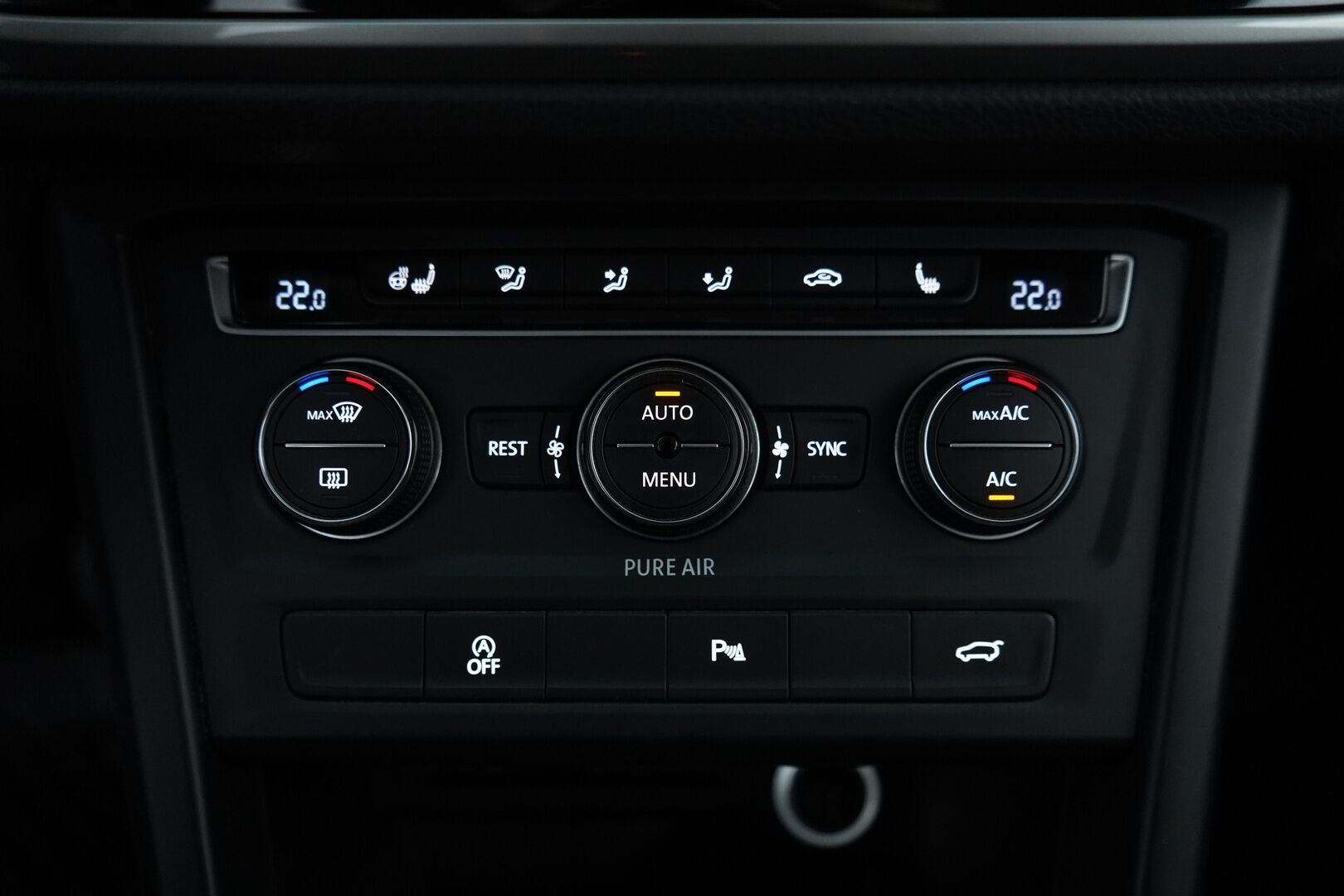 Volkswagen Touran 2016 1.2 TSI Trendline 81 kW (110 hv) * ACC / Lohko / Koukku / BT / Ratinlämmitin / Tutkat* - Suomi-auto / Huollettu 175tkm / Kahdet renkaat + Vanteet - Osta nyt, maksa vasta ensi vuonna