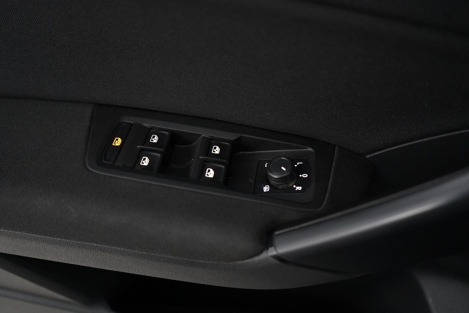 Volkswagen Touran 2016 1.2 TSI Trendline 81 kW (110 hv) * ACC / Lohko / Koukku / BT / Ratinlämmitin / Tutkat* - Suomi-auto / Huollettu 175tkm / Kahdet renkaat + Vanteet - Osta nyt, maksa vasta ensi vuonna