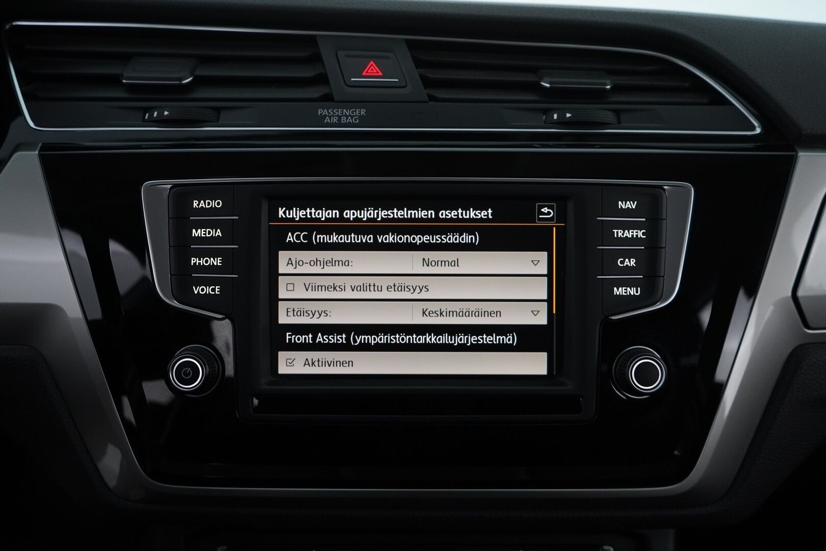 Volkswagen Touran 2016 1.2 TSI Trendline 81 kW (110 hv) * ACC / Lohko / Koukku / BT / Ratinlämmitin / Tutkat* - Suomi-auto / Huollettu 175tkm / Kahdet renkaat + Vanteet - Osta nyt, maksa vasta ensi vuonna