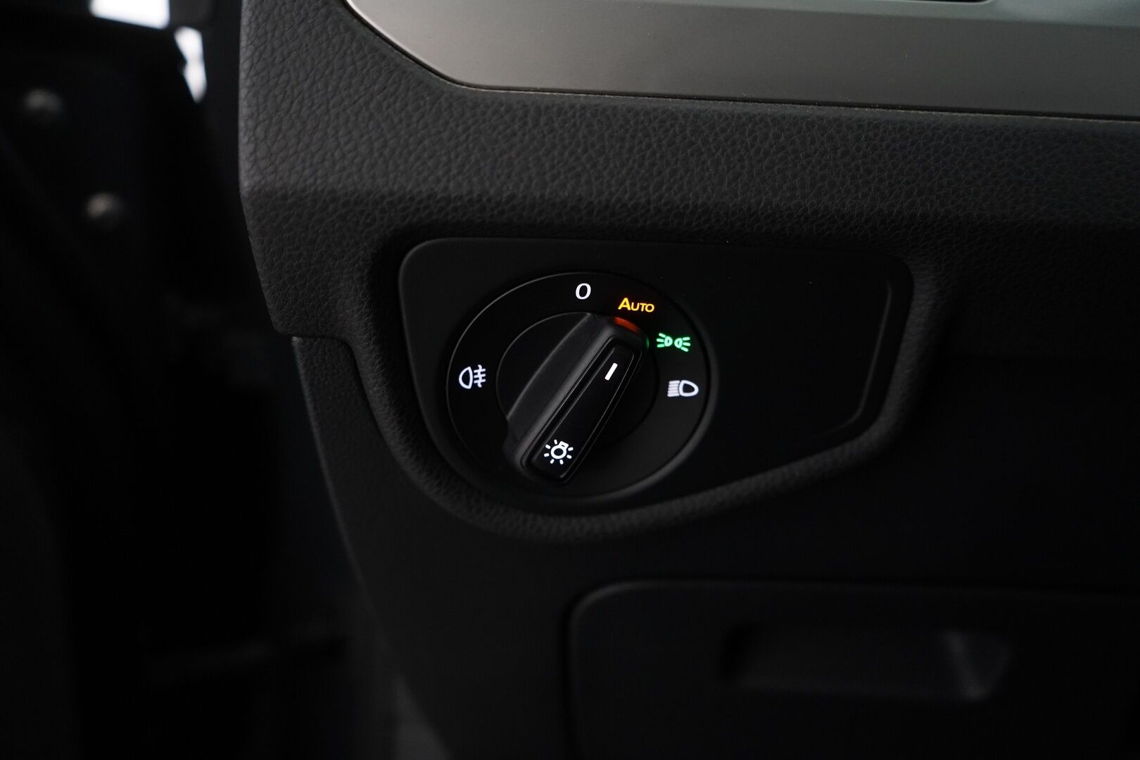 Volkswagen Touran 2016 1.2 TSI Trendline 81 kW (110 hv) * ACC / Lohko / Koukku / BT / Ratinlämmitin / Tutkat* - Suomi-auto / Huollettu 175tkm / Kahdet renkaat + Vanteet - Osta nyt, maksa vasta ensi vuonna