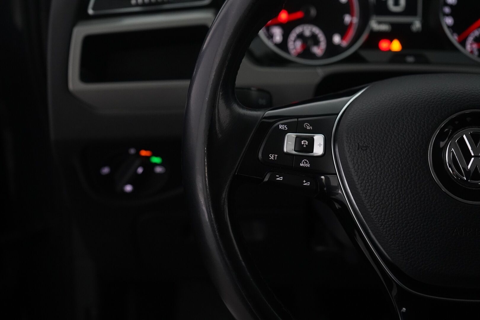 Volkswagen Touran 2016 1.2 TSI Trendline 81 kW (110 hv) * ACC / Lohko / Koukku / BT / Ratinlämmitin / Tutkat* - Suomi-auto / Huollettu 175tkm / Kahdet renkaat + Vanteet - Osta nyt, maksa vasta ensi vuonna