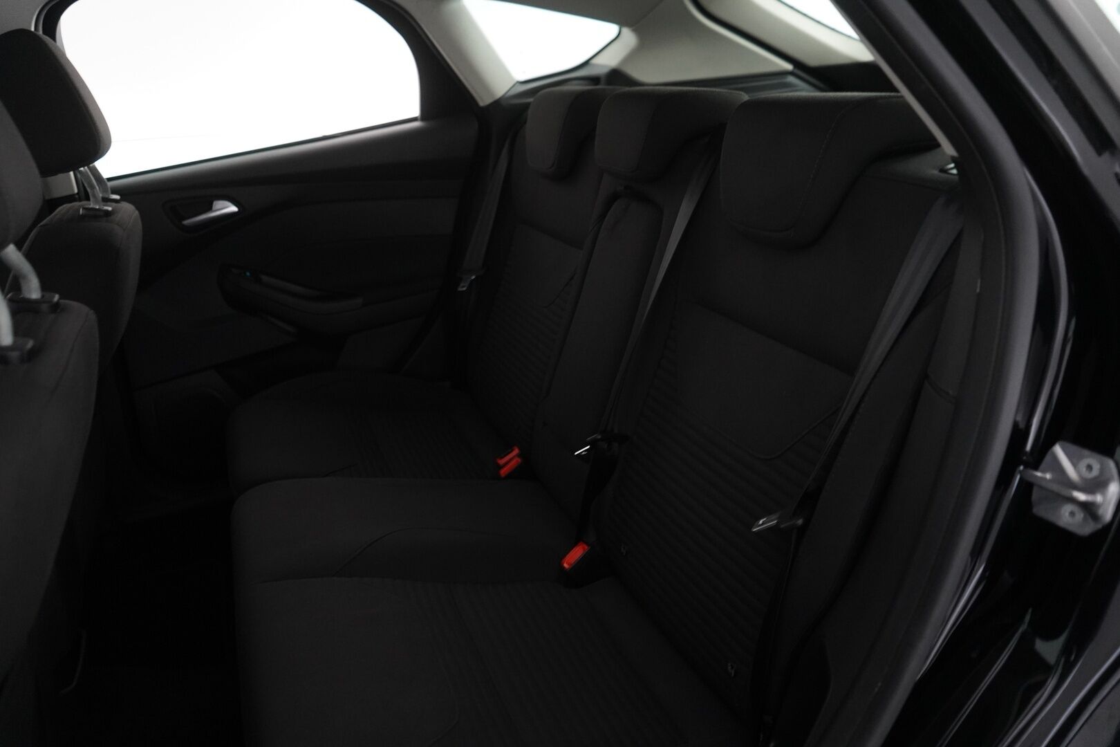 Ford Focus 2016 1,0 EcoBoost 125 hv Start/Stop M6 Titanium 5-ovinen *Vakkari / Tutkat / Läm.ohjauspyörä / Läm.tuulilasi / Lohko* - 1-Omisteinen / Suomi-auto / Viimeisin huolto 12.2025 / Säännölliset huollot / Kahdet renkaat alumiinivantein / Merkkihuollettu