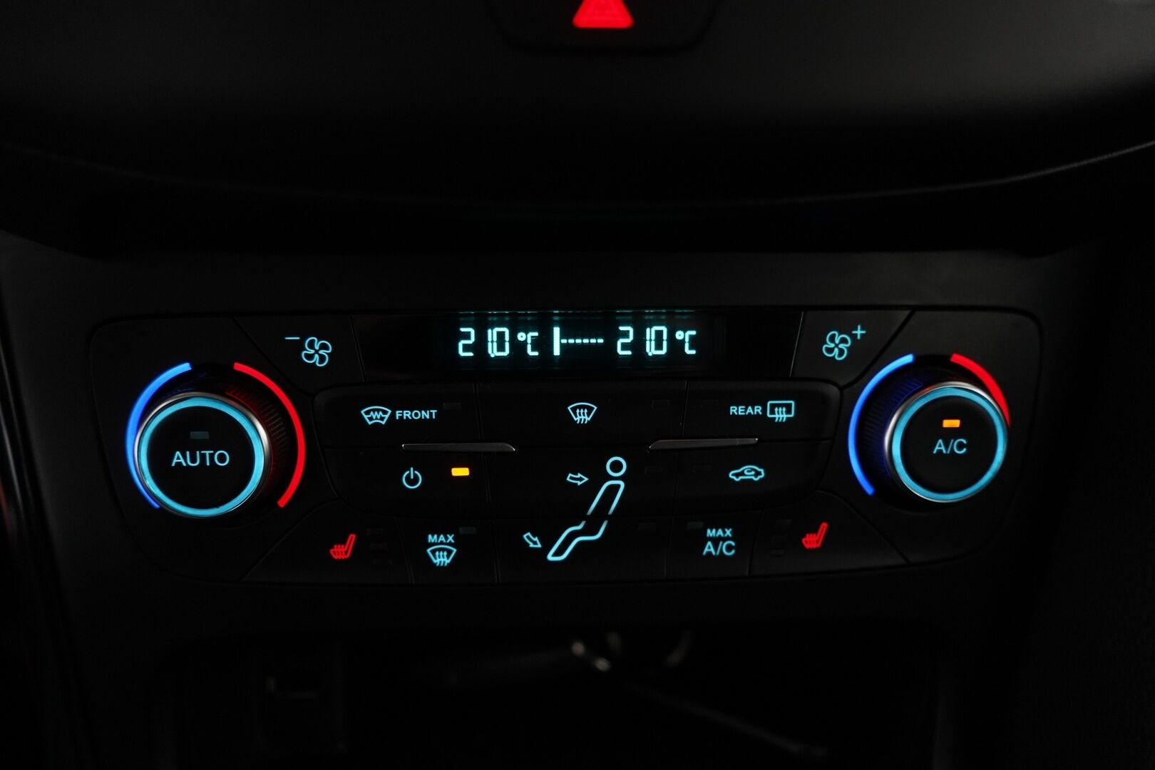 Ford Focus 2016 1,0 EcoBoost 125 hv Start/Stop M6 Titanium 5-ovinen *Vakkari / Tutkat / Läm.ohjauspyörä / Läm.tuulilasi / Lohko* - 1-Omisteinen / Suomi-auto / Viimeisin huolto 12.2025 / Säännölliset huollot / Kahdet renkaat alumiinivantein / Merkkihuollettu