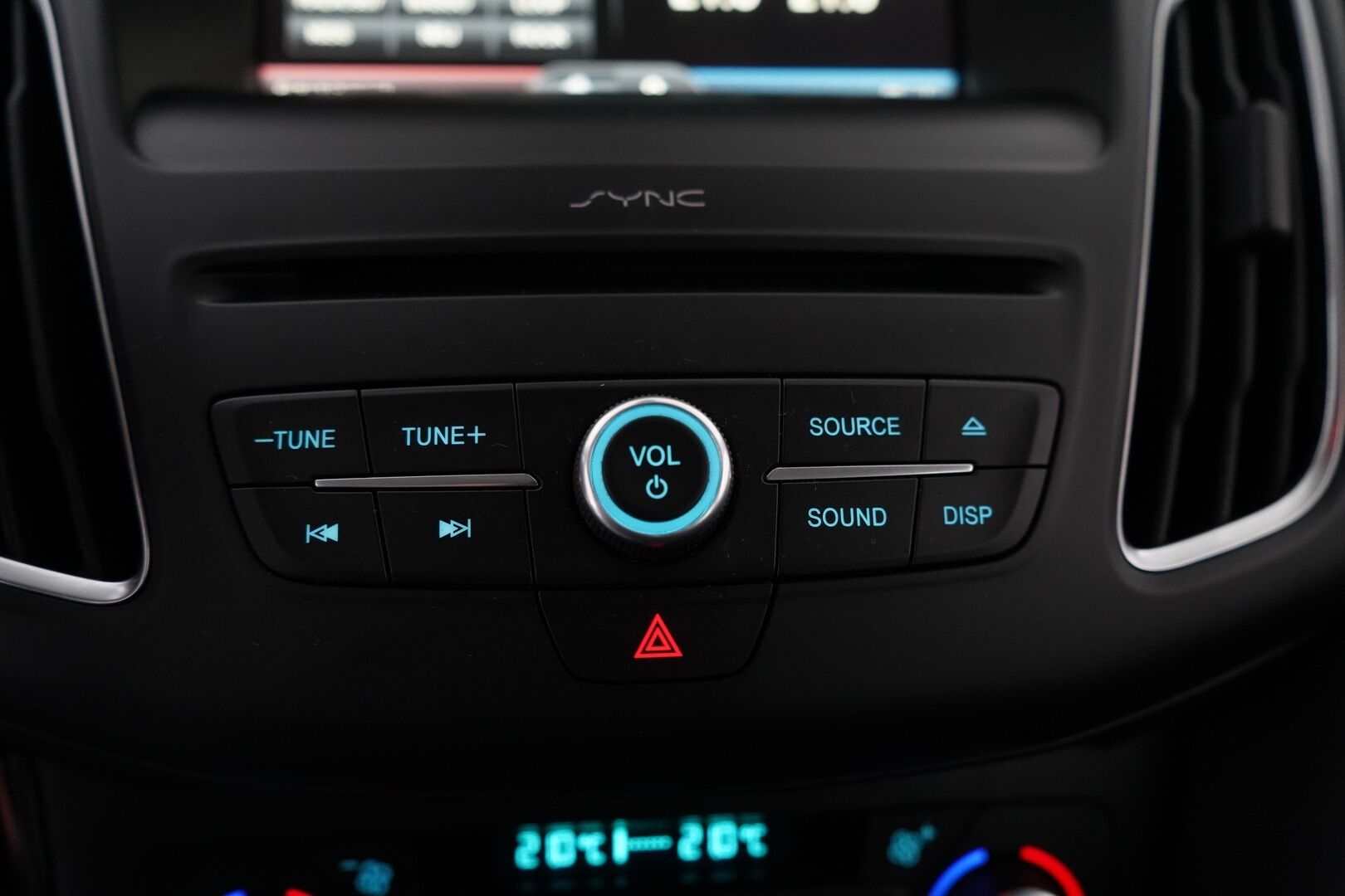 Ford Focus 2016 1,0 EcoBoost 125 hv Start/Stop M6 Titanium 5-ovinen *Vakkari / Tutkat / Läm.ohjauspyörä / Läm.tuulilasi / Lohko* - 1-Omisteinen / Suomi-auto / Viimeisin huolto 12.2025 / Säännölliset huollot / Kahdet renkaat alumiinivantein / Merkkihuollettu