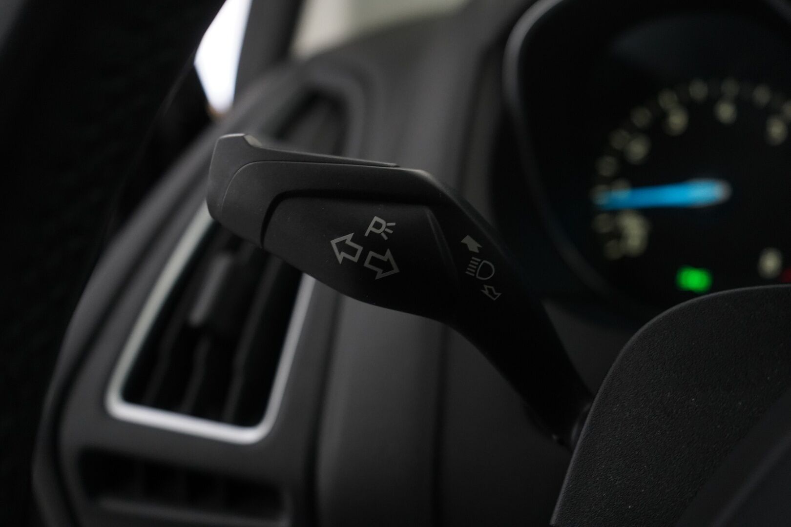 Ford Focus 2016 1,0 EcoBoost 125 hv Start/Stop M6 Titanium 5-ovinen *Vakkari / Tutkat / Läm.ohjauspyörä / Läm.tuulilasi / Lohko* - 1-Omisteinen / Suomi-auto / Viimeisin huolto 12.2025 / Säännölliset huollot / Kahdet renkaat alumiinivantein / Merkkihuollettu