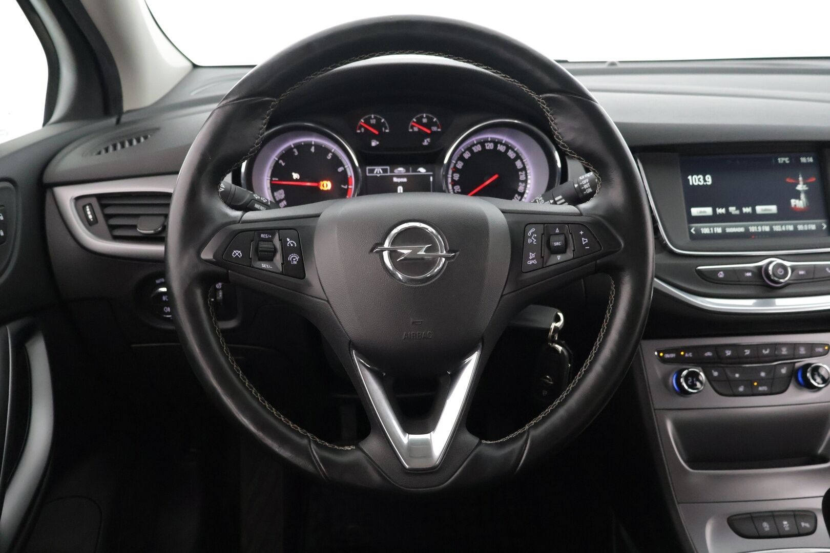 Opel Astra 2016 5-ov Enjoy 1,0 Turbo ecoFLEX Start/Stop 77kW MT5 // Tutkat / Ratinlämmitin / Suomi-auto / 2x renkaat* - Apple carplay / Android auto / Hyvä huoltohistoria! 
