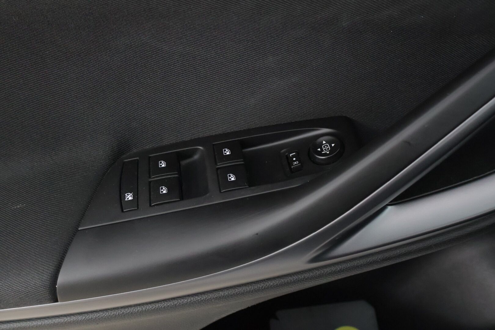 Opel Astra 2016 5-ov Enjoy 1,0 Turbo ecoFLEX Start/Stop 77kW MT5 // Tutkat / Ratinlämmitin / Suomi-auto / 2x renkaat* - Apple carplay / Android auto / Hyvä huoltohistoria! 