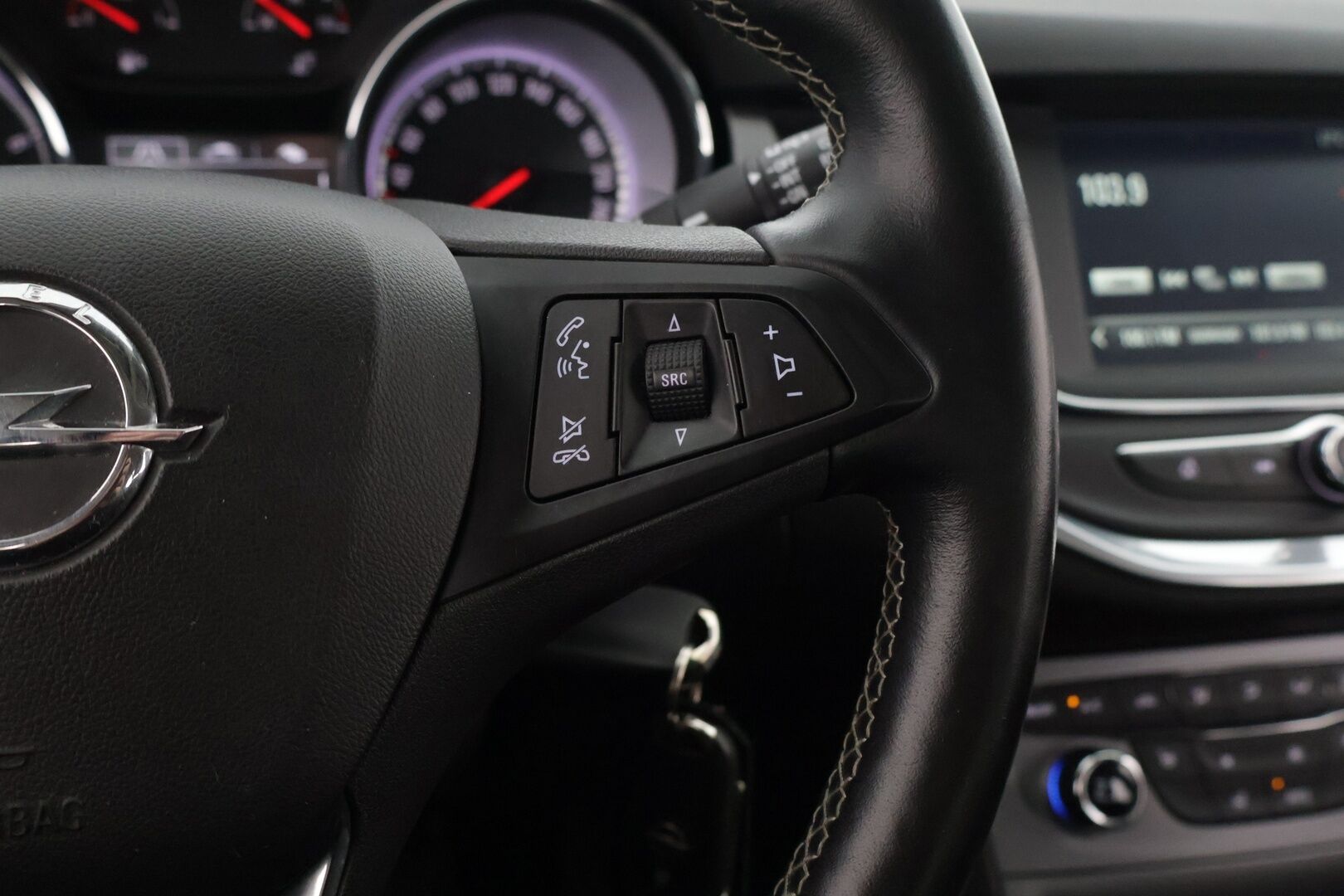 Opel Astra 2016 5-ov Enjoy 1,0 Turbo ecoFLEX Start/Stop 77kW MT5 // Tutkat / Ratinlämmitin / Suomi-auto / 2x renkaat* - Apple carplay / Android auto / Hyvä huoltohistoria! 
