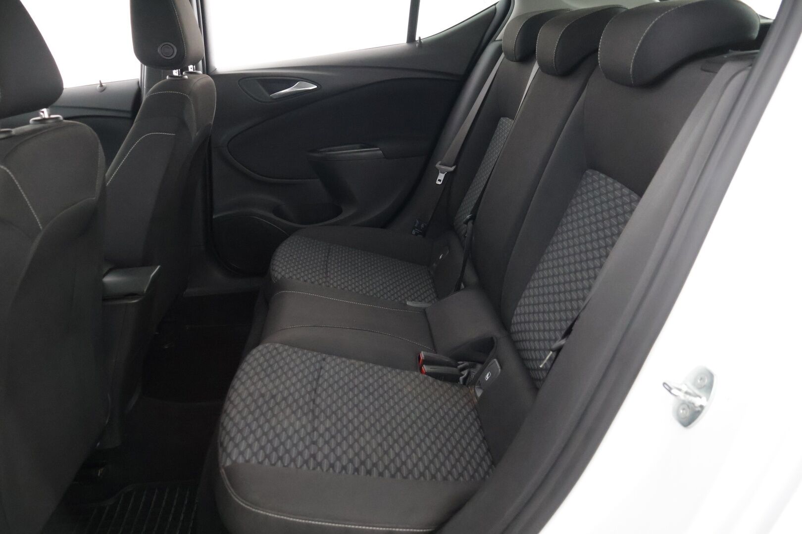Opel Astra 2016 5-ov Enjoy 1,0 Turbo ecoFLEX Start/Stop 77kW MT5 // Tutkat / Ratinlämmitin / Suomi-auto / 2x renkaat* - Apple carplay / Android auto / Hyvä huoltohistoria! 