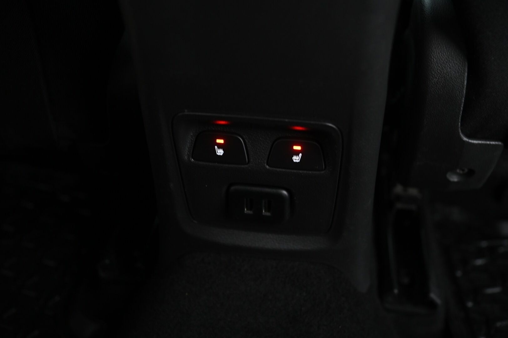 Opel Astra 2016 5-ov Innovation 1,4 Turbo ecoFLEX Start/Stop 110kW MT6 *Sporttipenkit / Kamera / Lohko / Blis / Ratinlämmitys / Navi* - Juuri Huollettu / Suomiauto / 2x renkaat & alut / Penkinlämmitys edessä ja takana / Tummennetut ikkunat