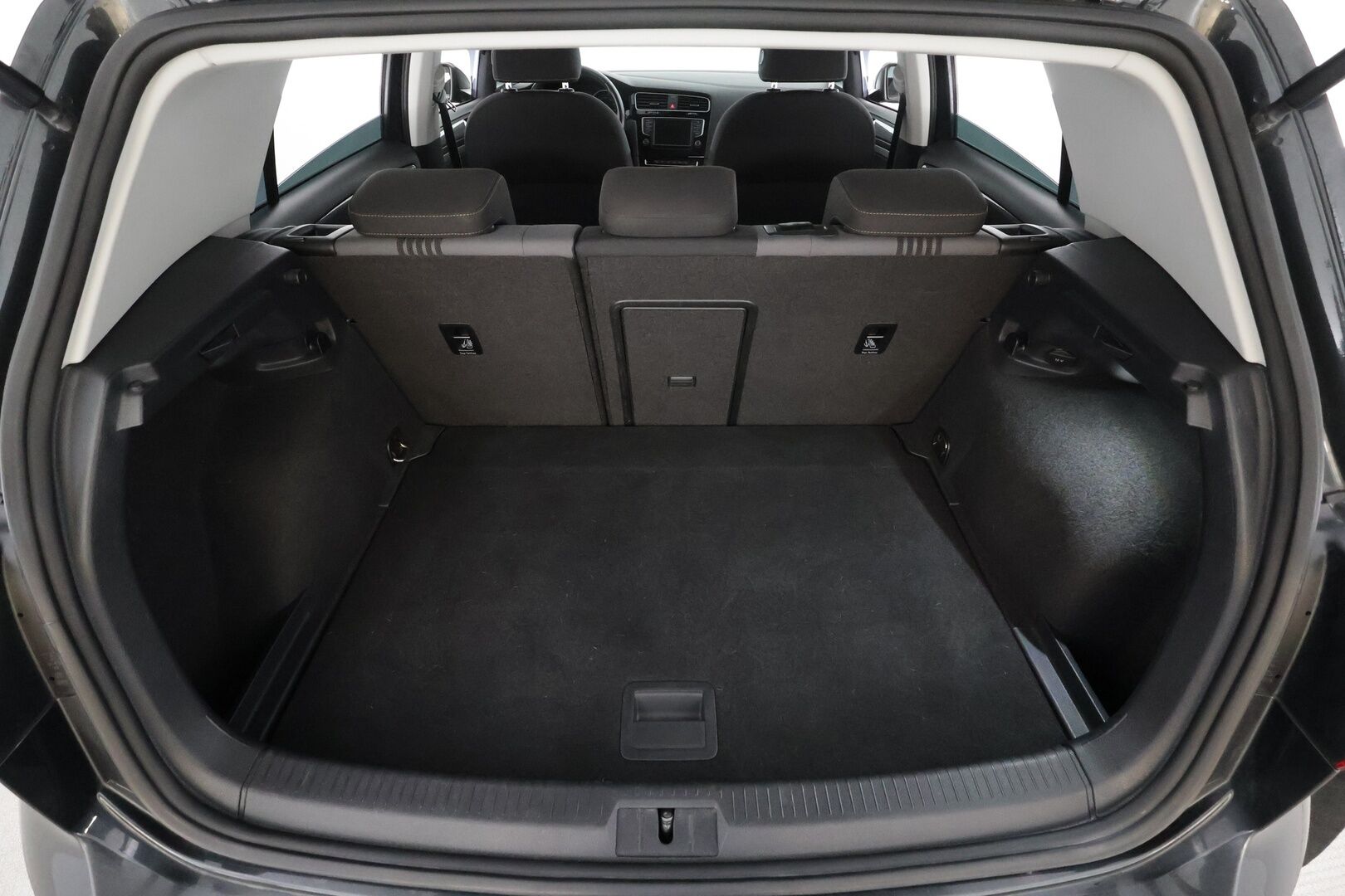 Volkswagen Golf 2017 Allstar 1,4 TSI 110 kW ACT DSG * ACC / P.kamera / Webasto / Adapt.Xenon / Navi / KeylessGo / Suomi-auto * - Kahdet renkaat aluvanteilla / Huippuvarusteet - HULLUT BLACKWEEK JATKOT - KORKOTARJOUS 2,49%