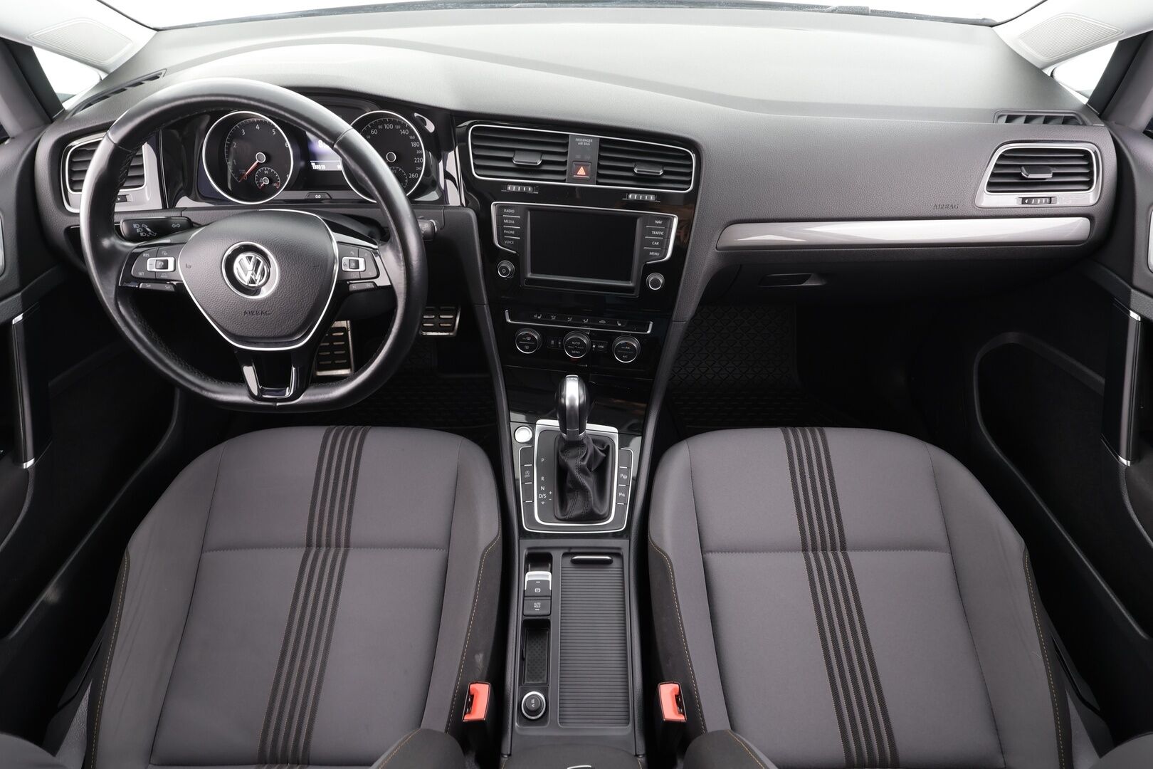 Volkswagen Golf 2017 Allstar 1,4 TSI 110 kW ACT DSG * ACC / P.kamera / Webasto / Adapt.Xenon / Navi / KeylessGo / Suomi-auto * - Kahdet renkaat aluvanteilla / Huippuvarusteet - HULLUT BLACKWEEK JATKOT - KORKOTARJOUS 2,49%