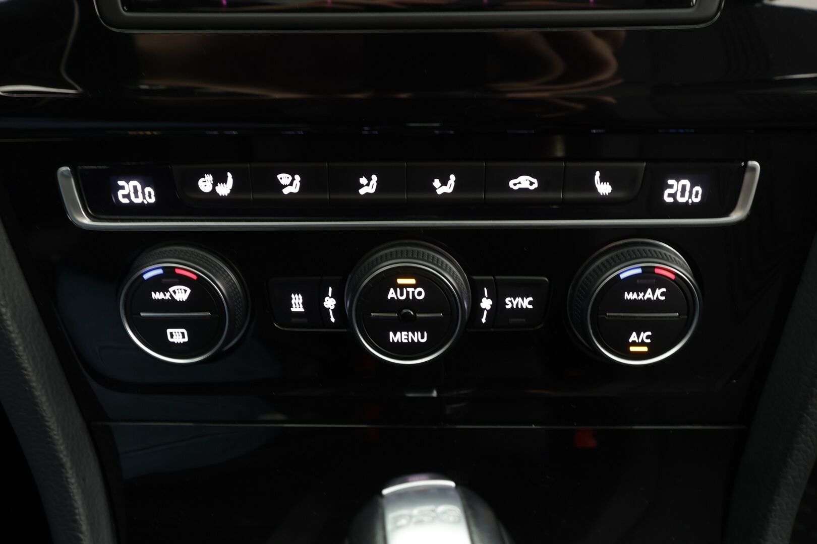 Volkswagen Golf 2017 Allstar 1,4 TSI 110 kW ACT DSG * ACC / P.kamera / Webasto / Adapt.Xenon / Navi / KeylessGo / Suomi-auto * - Kahdet renkaat aluvanteilla / Huippuvarusteet - HULLUT BLACKWEEK JATKOT - KORKOTARJOUS 2,49%