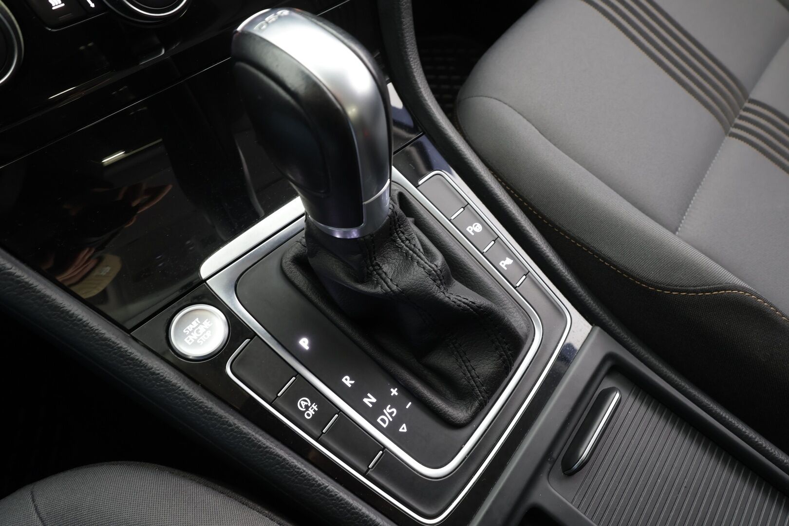 Volkswagen Golf 2017 Allstar 1,4 TSI 110 kW ACT DSG * ACC / P.kamera / Webasto / Adapt.Xenon / Navi / KeylessGo / Suomi-auto * - Kahdet renkaat aluvanteilla / Huippuvarusteet - HULLUT BLACKWEEK JATKOT - KORKOTARJOUS 2,49%