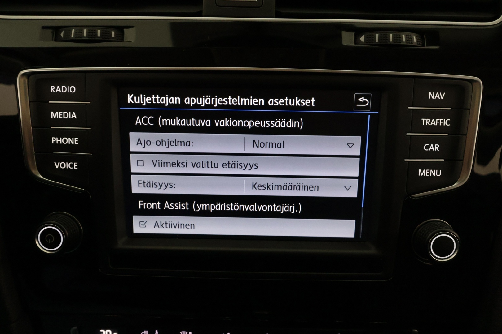 Volkswagen Golf 2017 Allstar 1,4 TSI 110 kW ACT DSG * ACC / P.kamera / Webasto / Adapt.Xenon / Navi / KeylessGo / Suomi-auto * - Kahdet renkaat aluvanteilla / Huippuvarusteet - HULLUT BLACKWEEK JATKOT - KORKOTARJOUS 2,49%